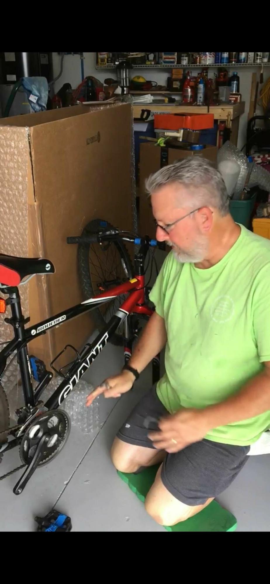 2006 Giant Boulder SE w Black and Red