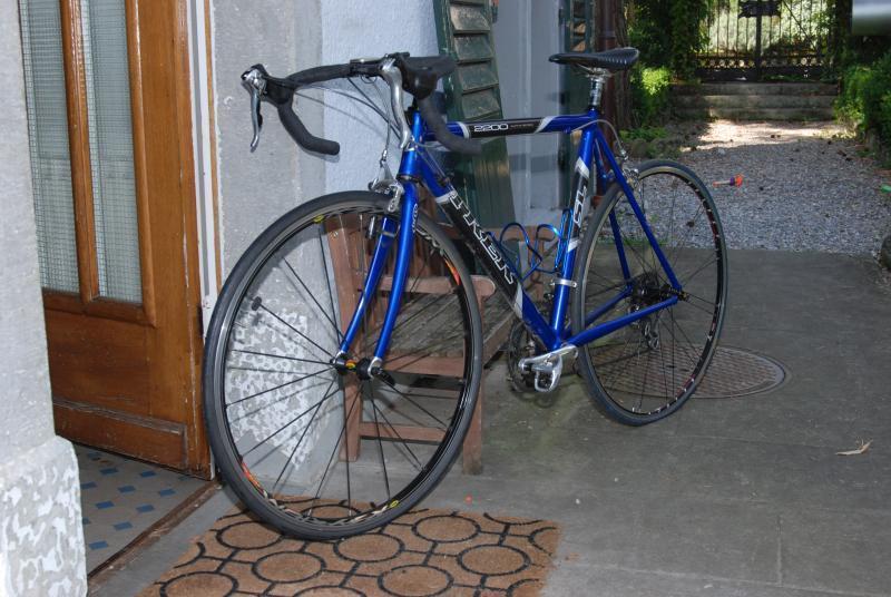 2004 Trek 2200 Blue
