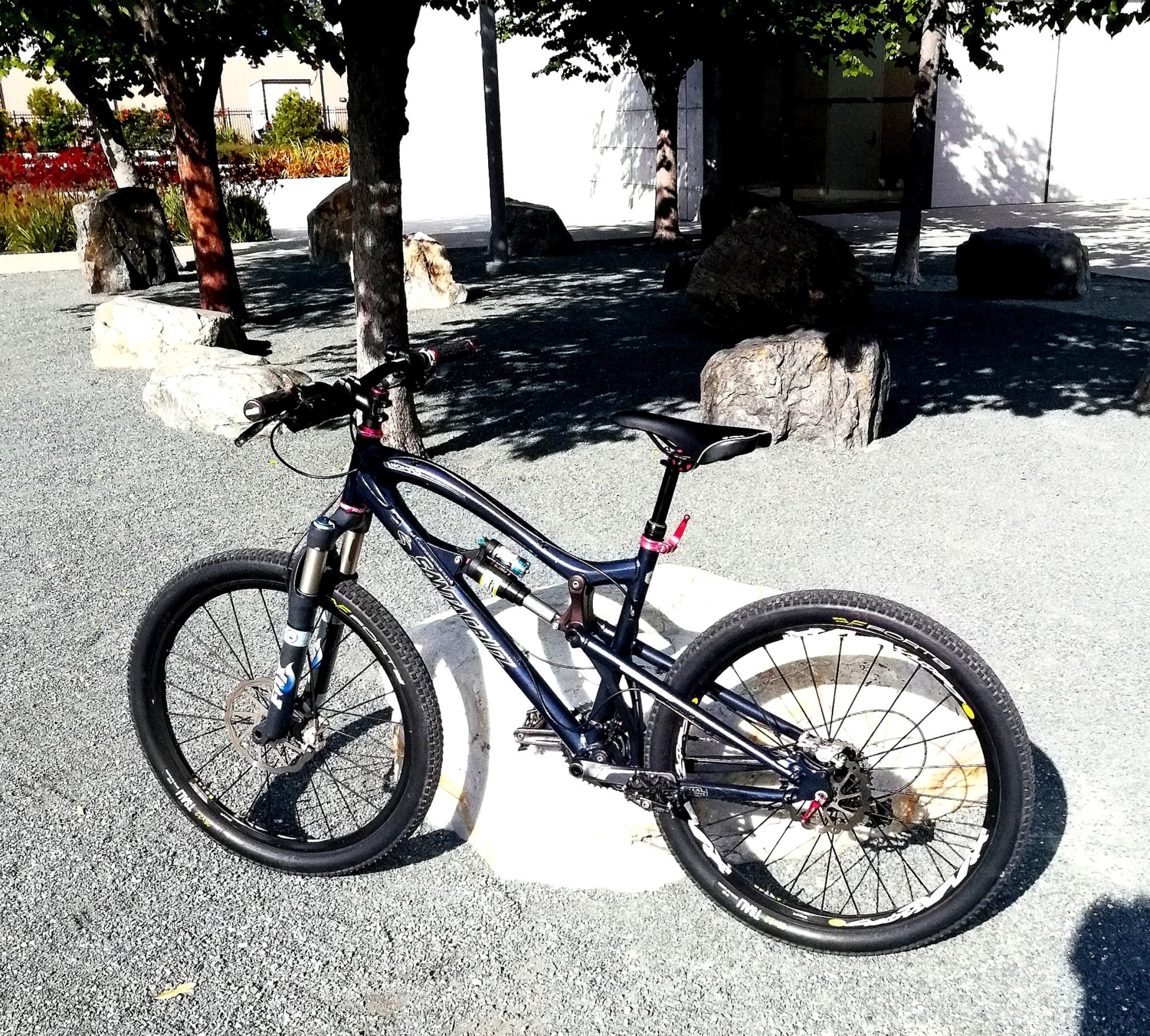 Santa Cruz NOMAD Blue
