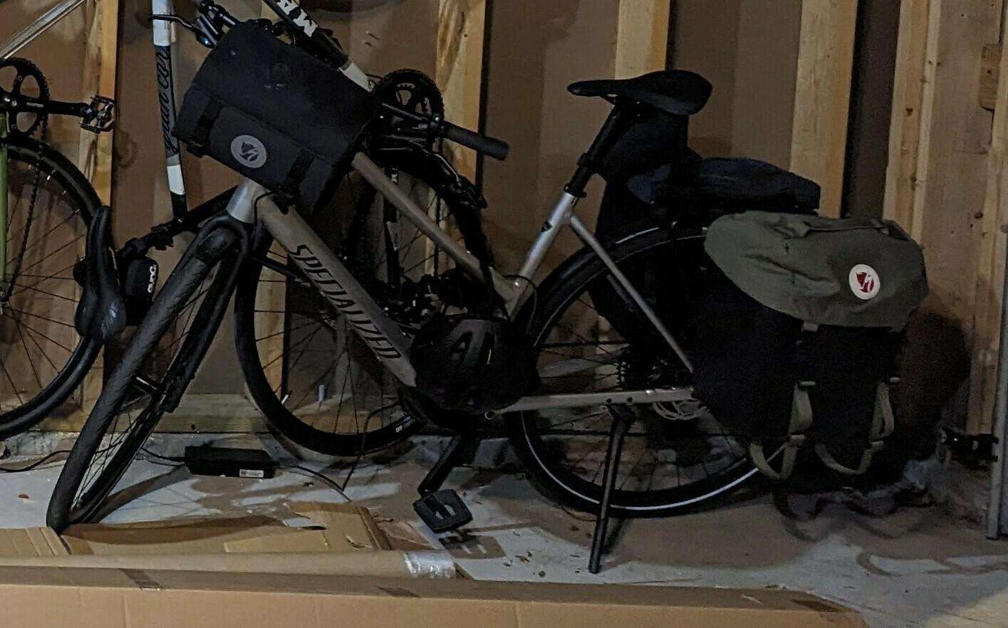 2023 Specialized Vado commuter Silver, gray or bare metal