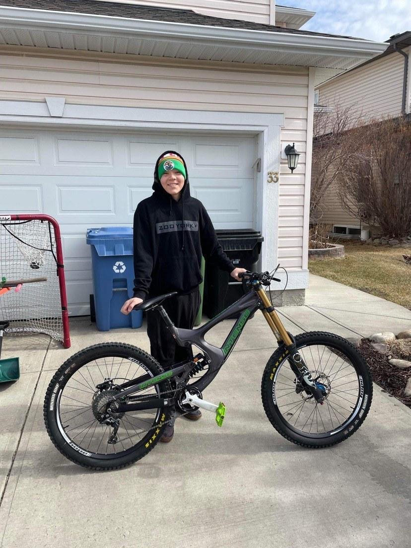 2015 Intense M9 FRO Silver, gray or bare metal and Yellow or Gold