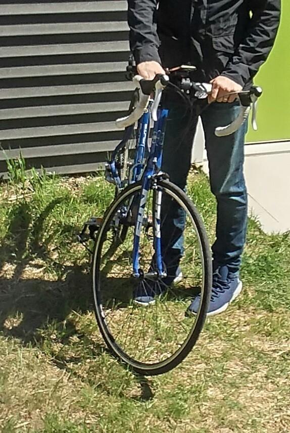 KHS Bicycles FLITE 300 Blue and White