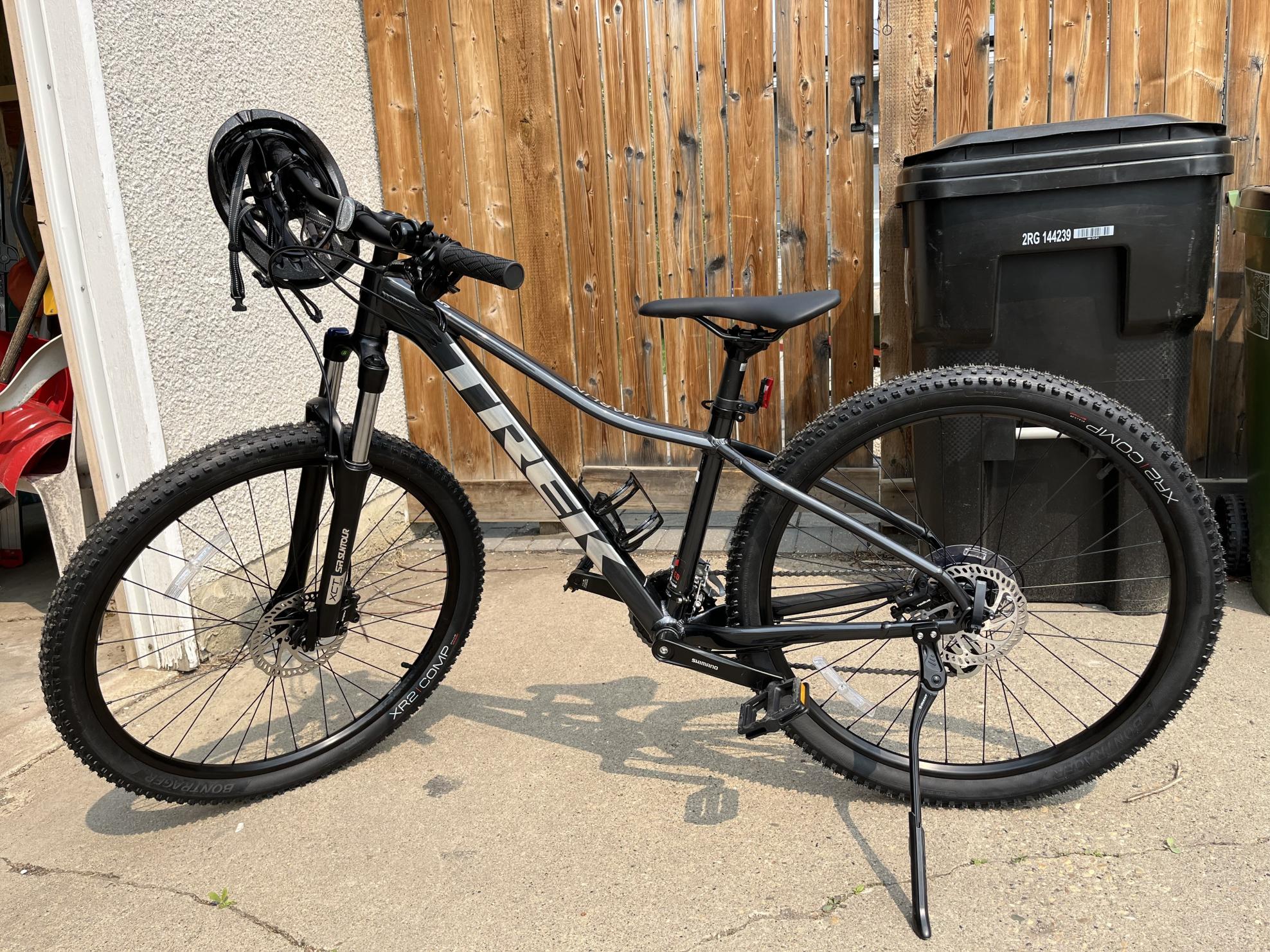 2023 Trek Marlin 5 Silver, gray or bare metal