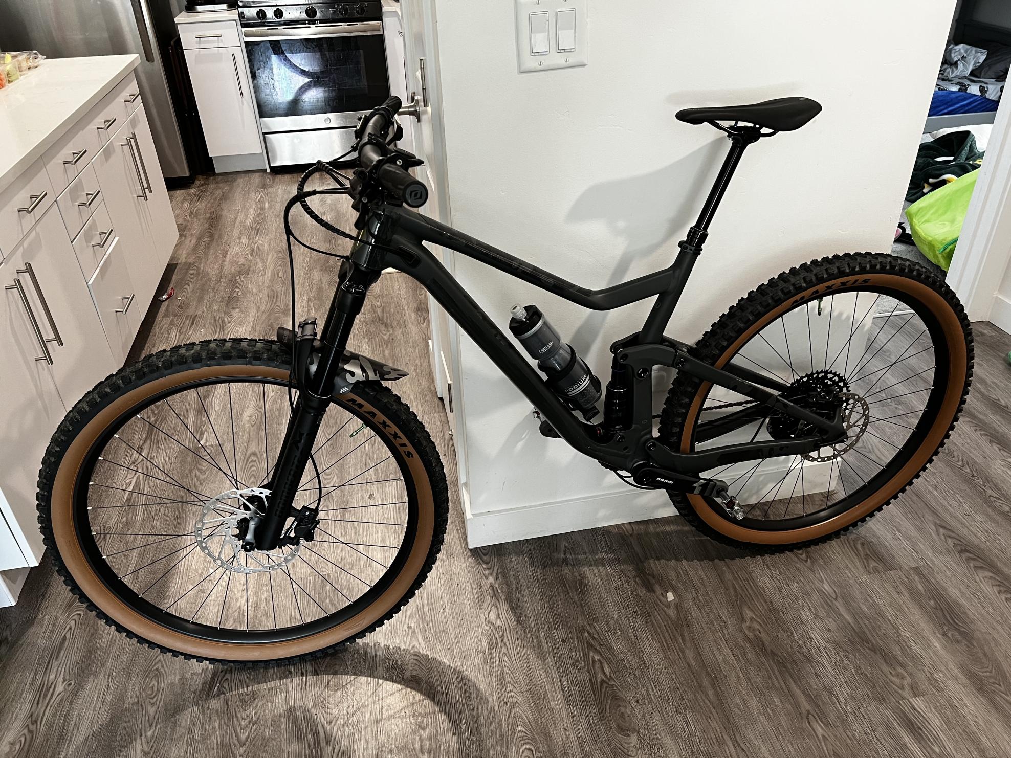 2022 SCOTT Genius 950 Silver, gray or bare metal and Yellow or Gold