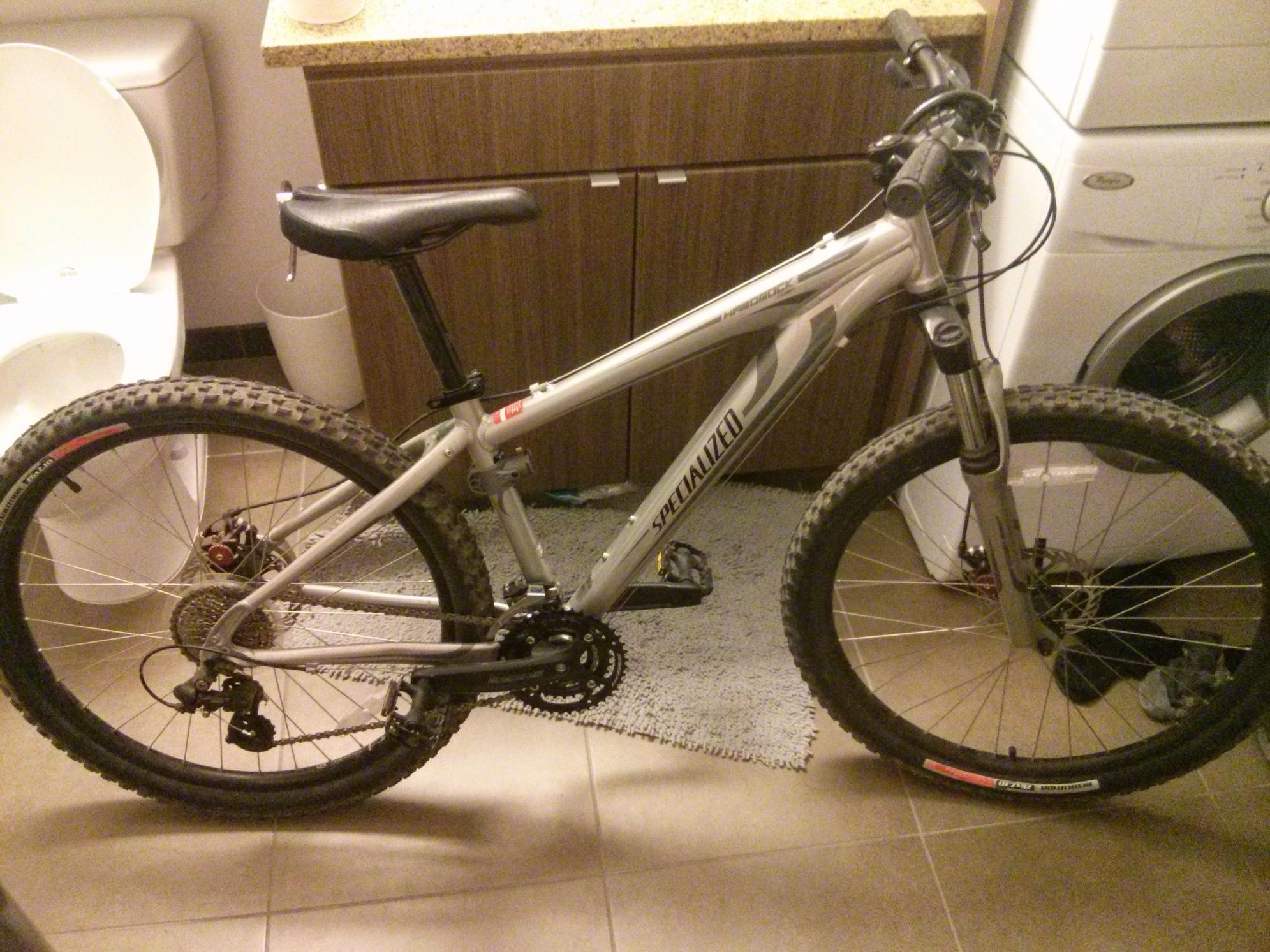 2014 Specialized Hardrock Disc 26  Silver or Gray