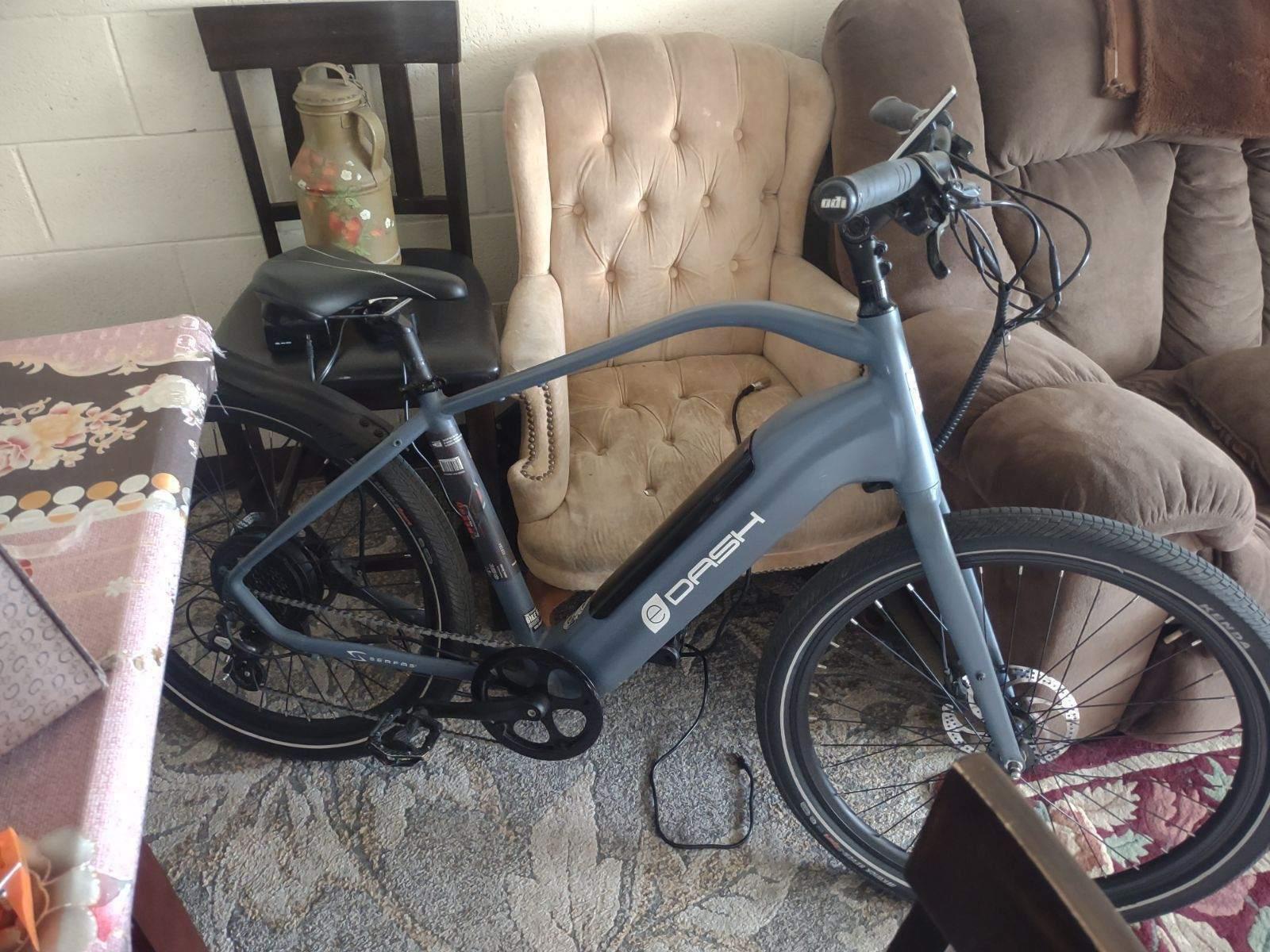 2022 Serfas E-dash 500 Silver, gray or bare metal