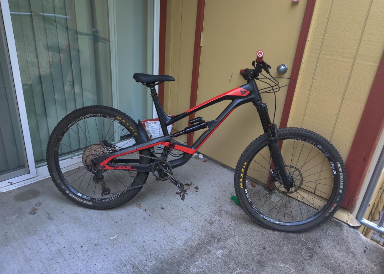 2018 YT Capra Red and Black