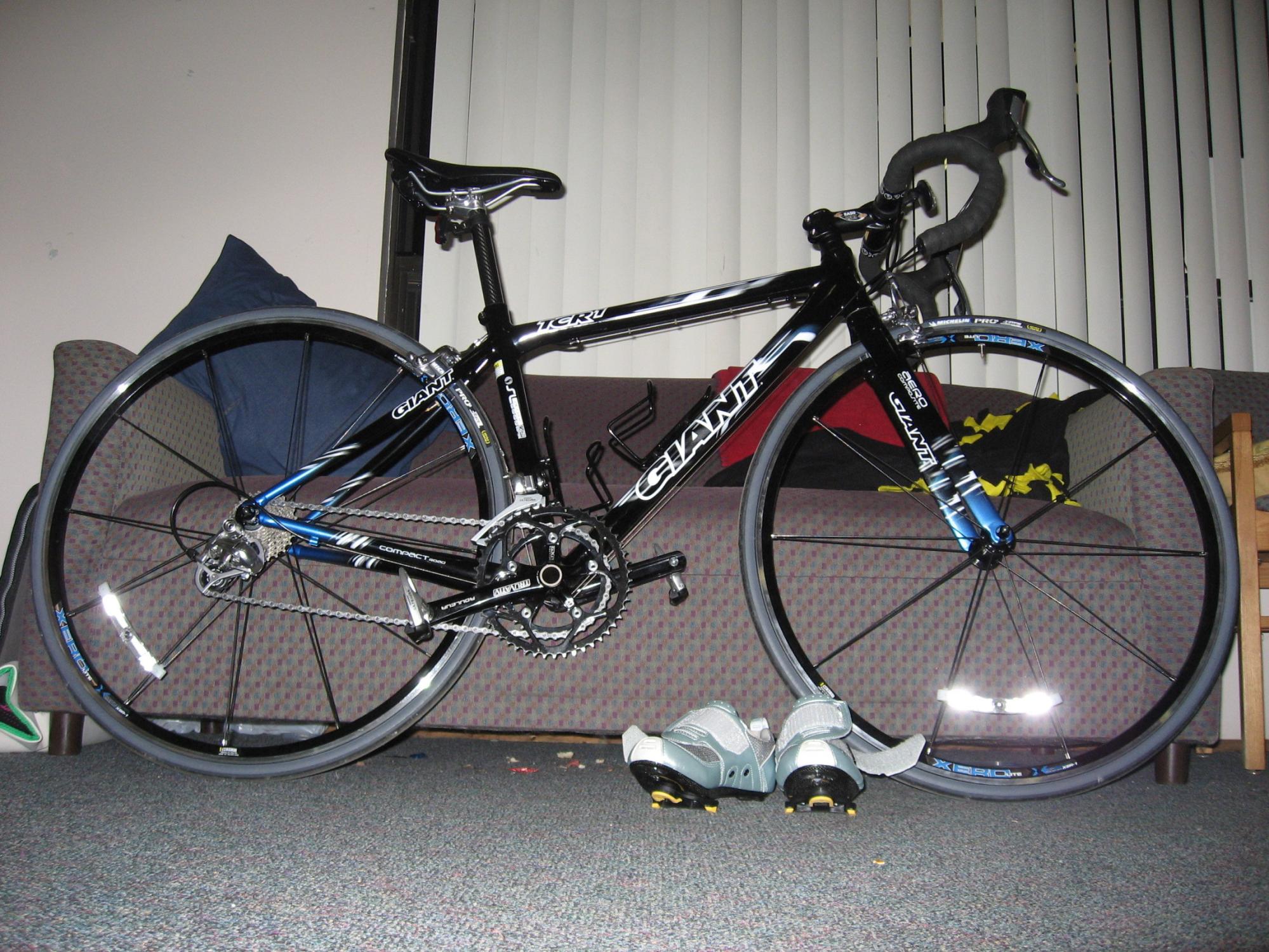 2006 Giant TCR 1  Black, Blue, and White