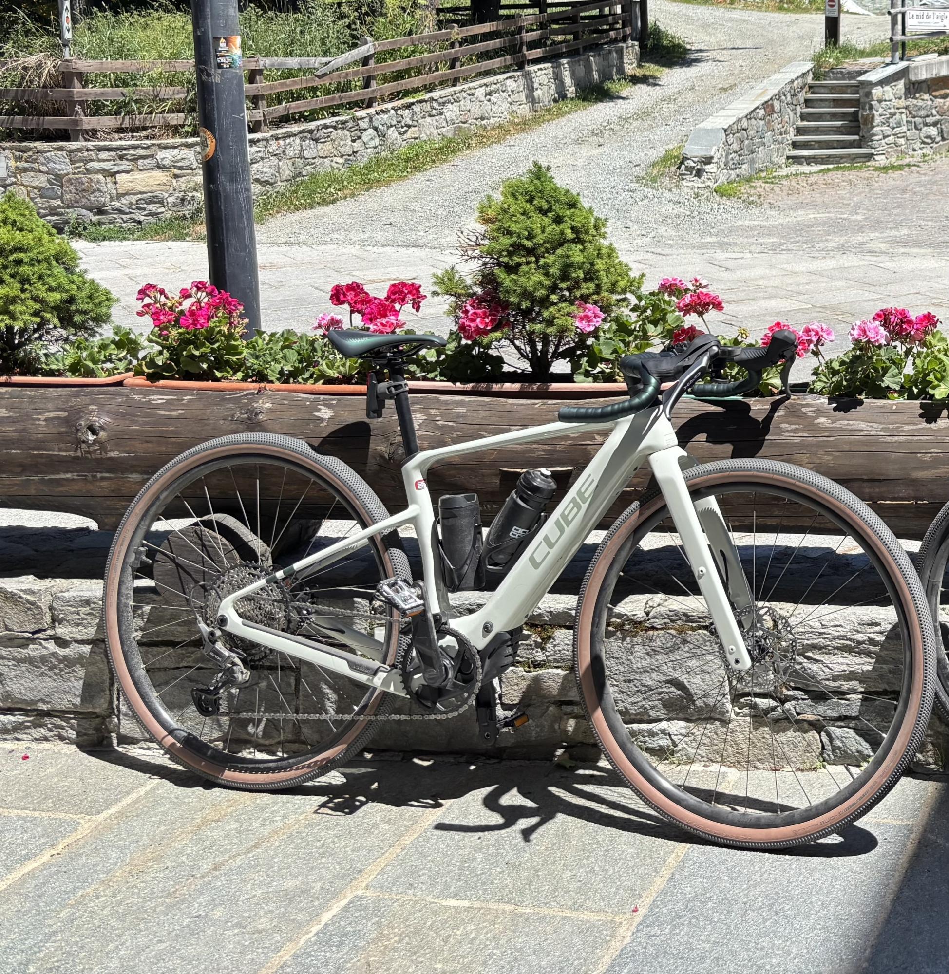 2025 Cube Cube Nuroad Hybrid C:62 Race (XS) bicicletta Green