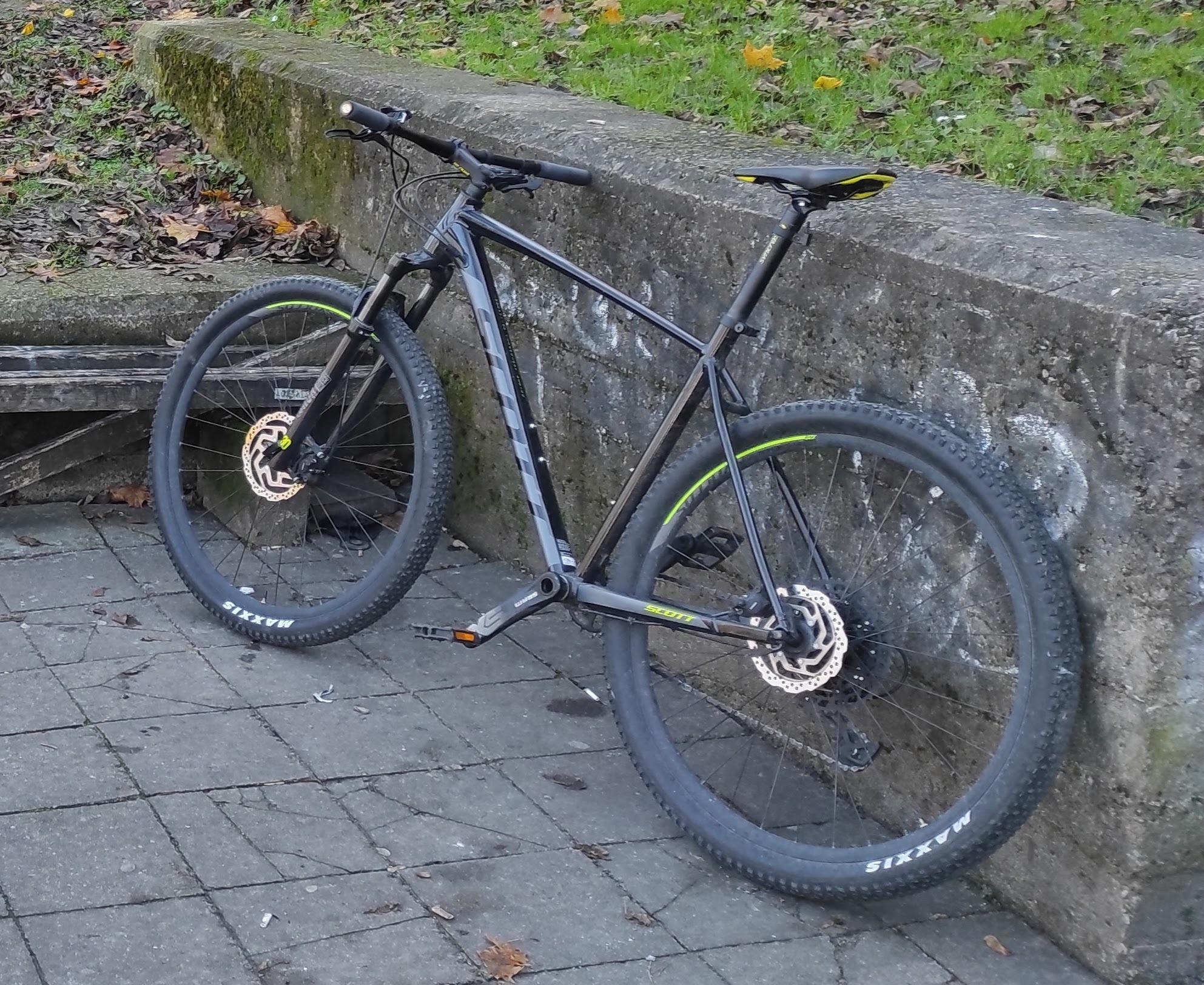 2020 SCOTT Scale 970 Black and Yellow or Gold