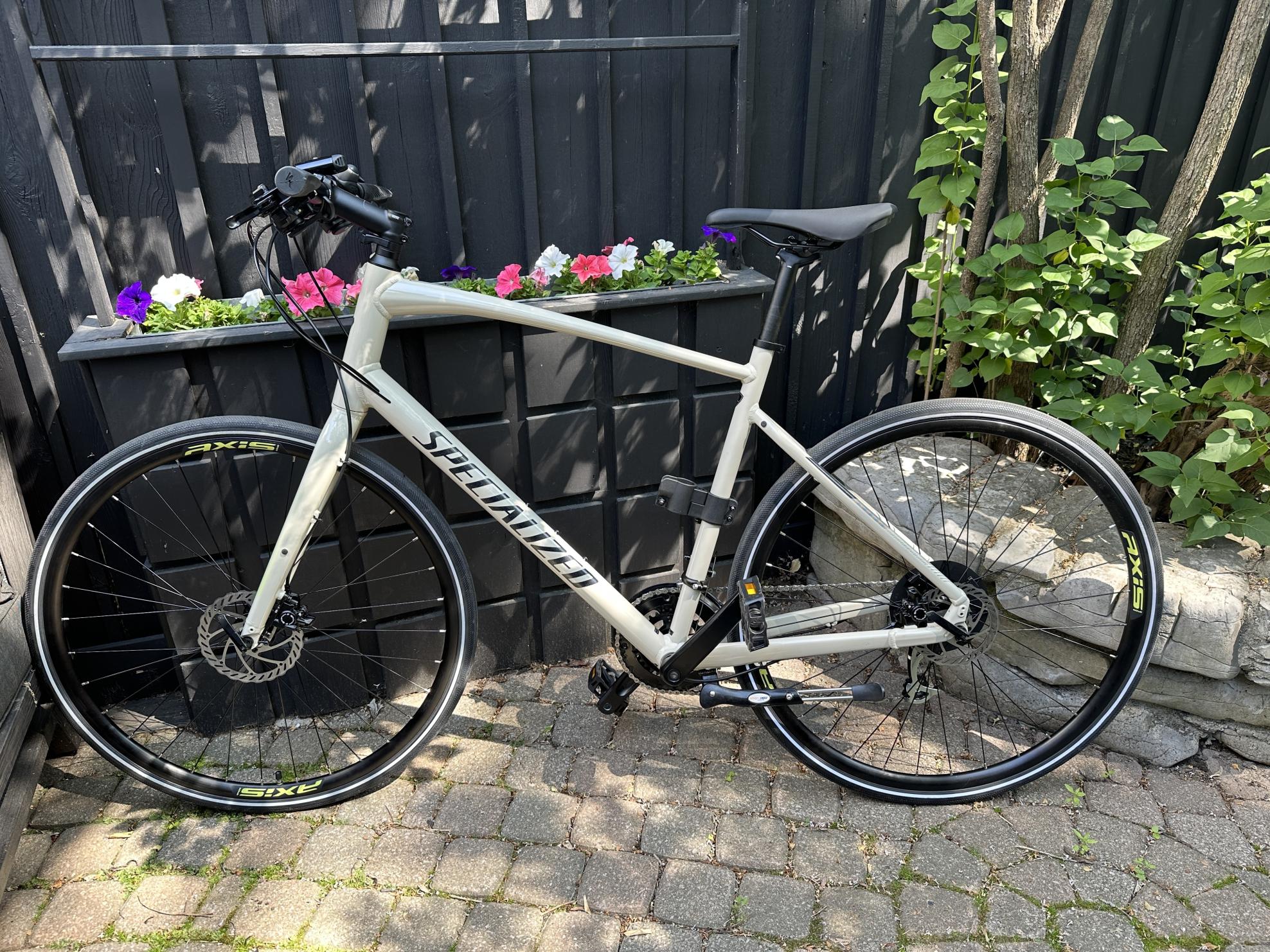 Specialized Sirrus 2.0 Whtmtn/lmstn/blkrefl Xl White