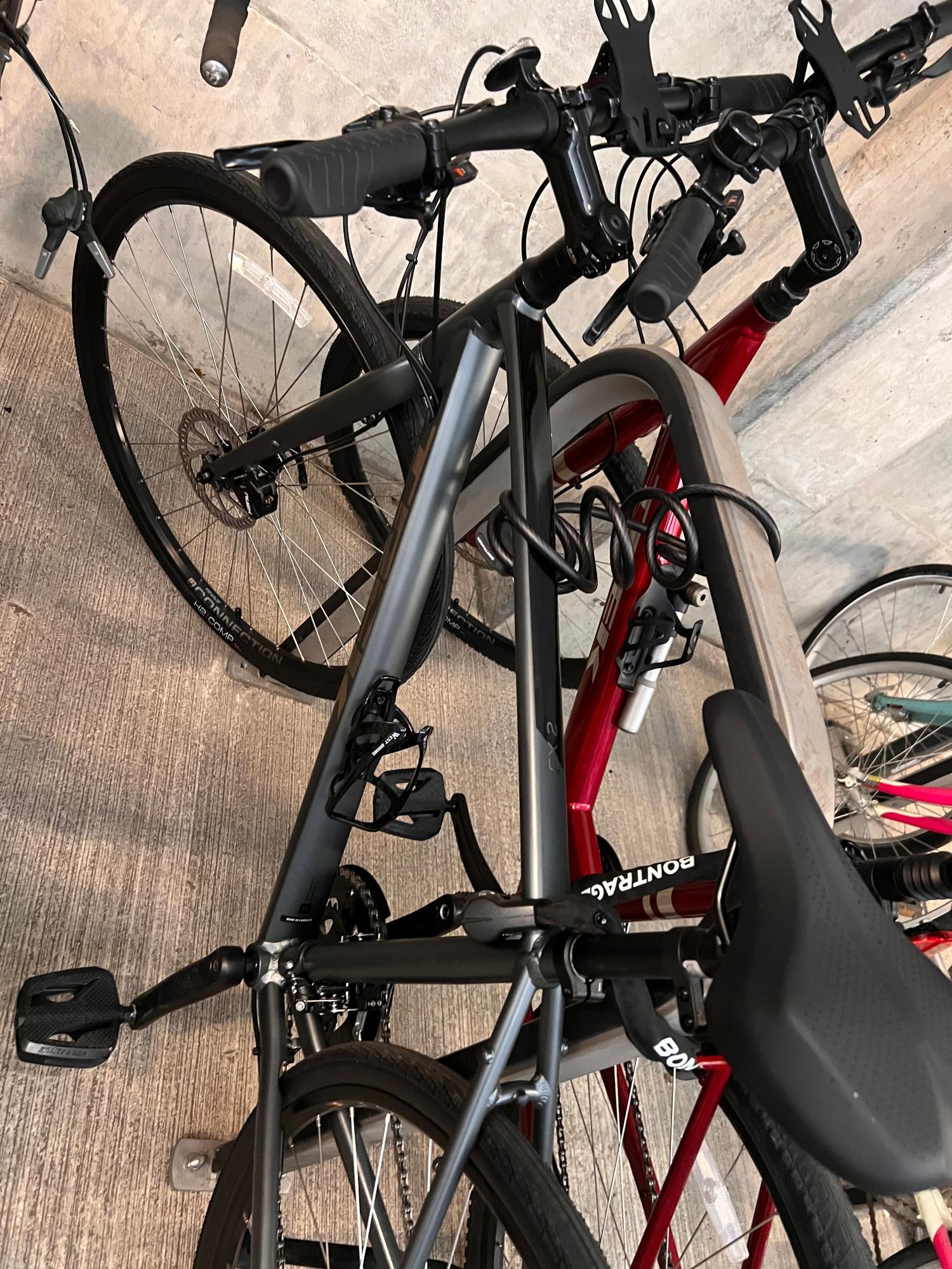 2023 Trek FX2 Black