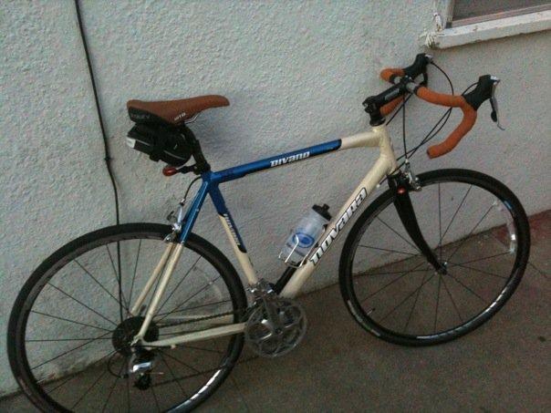 2006 Novara Divano White and Blue