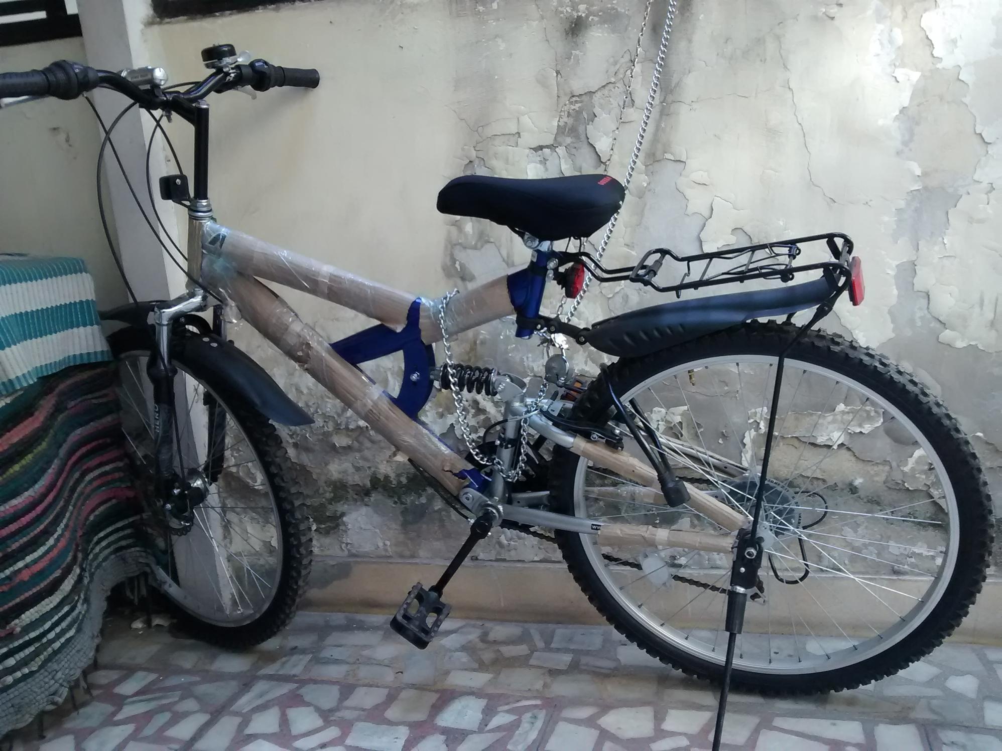 2015 Hero Cycles Ltd Blue, Silver or Gray, and Black