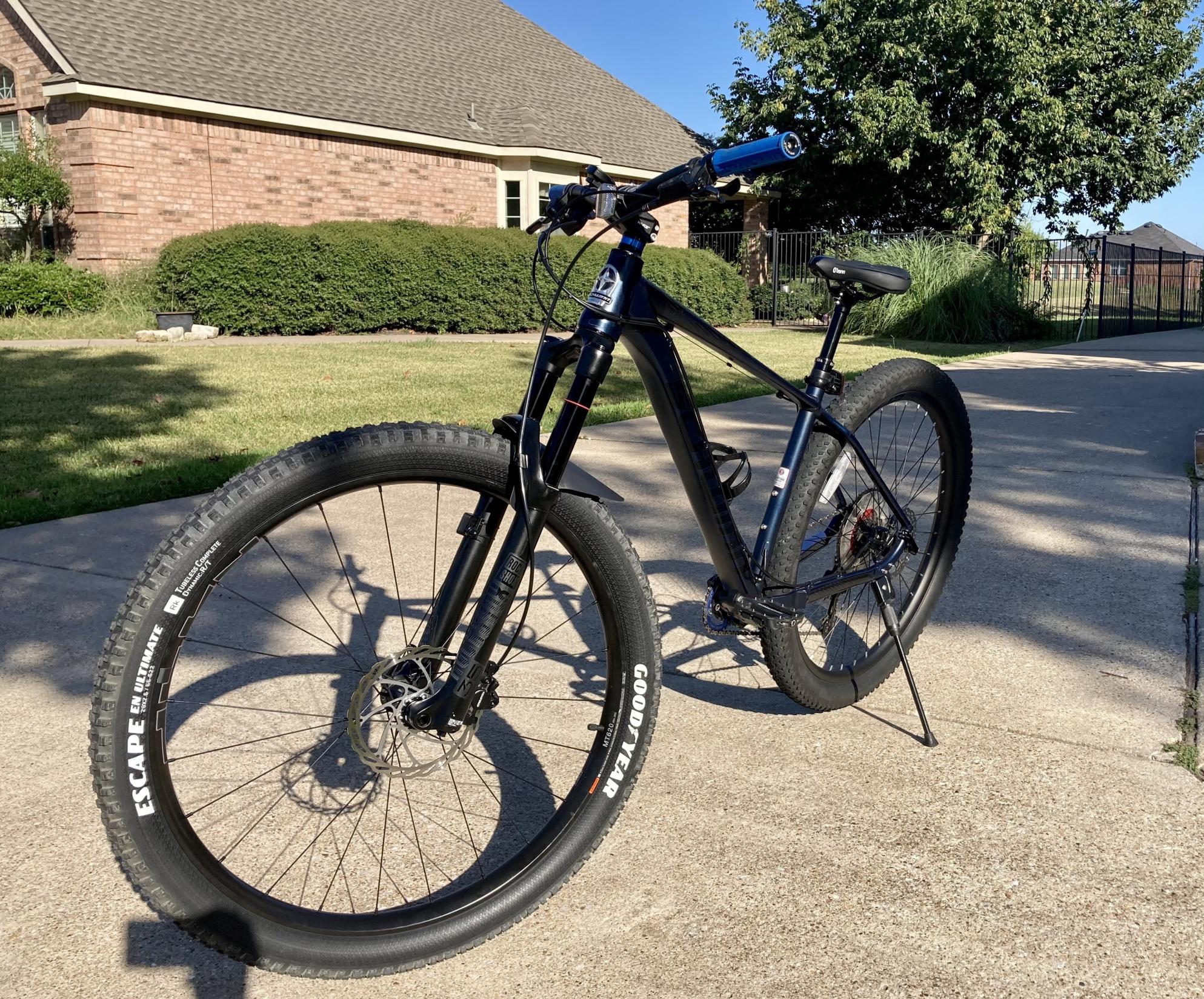 2021 Schwinn AXUM Blue