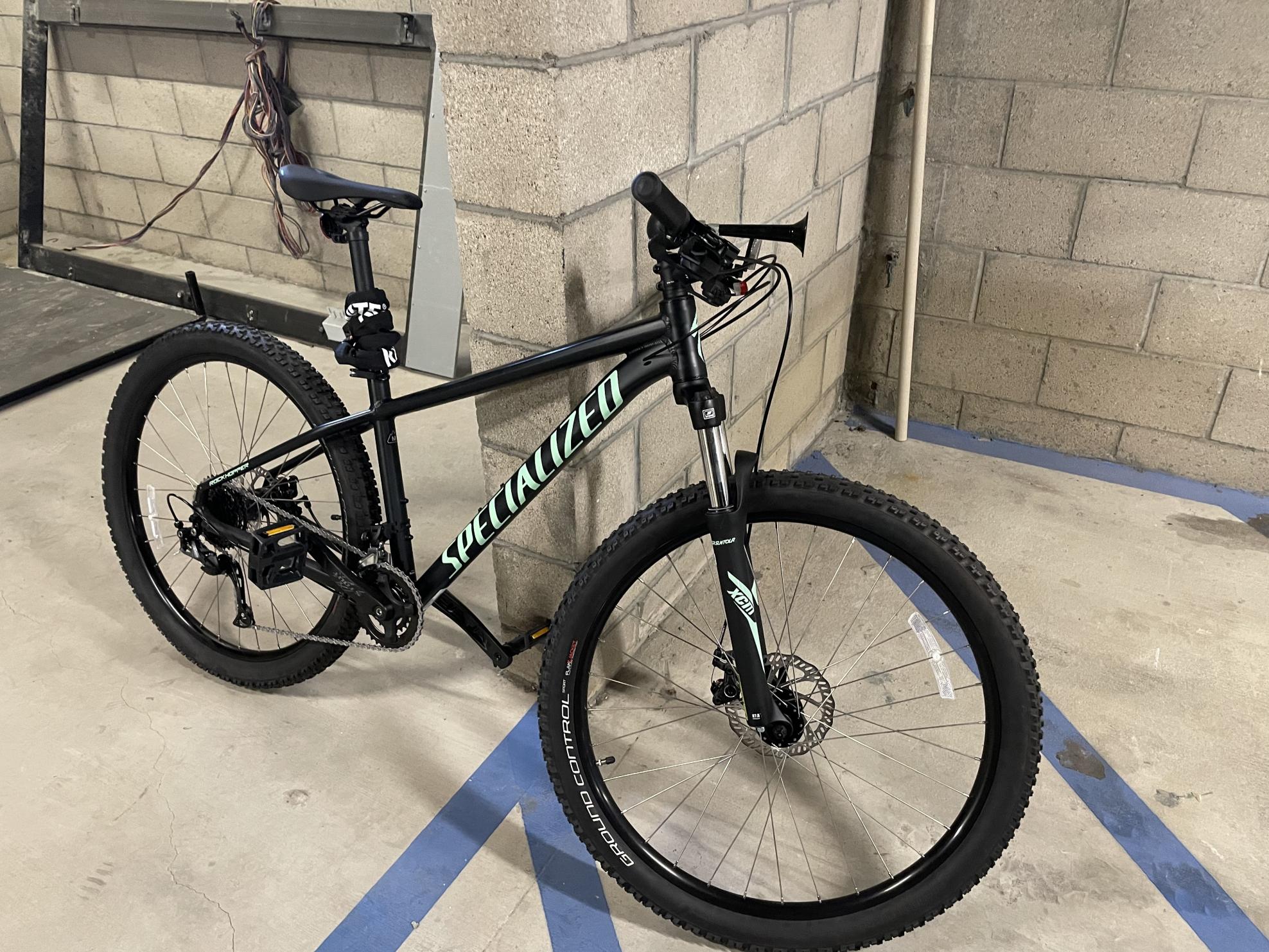 2021 Specialized 21 Rockhopper Sport 2 Black and Green
