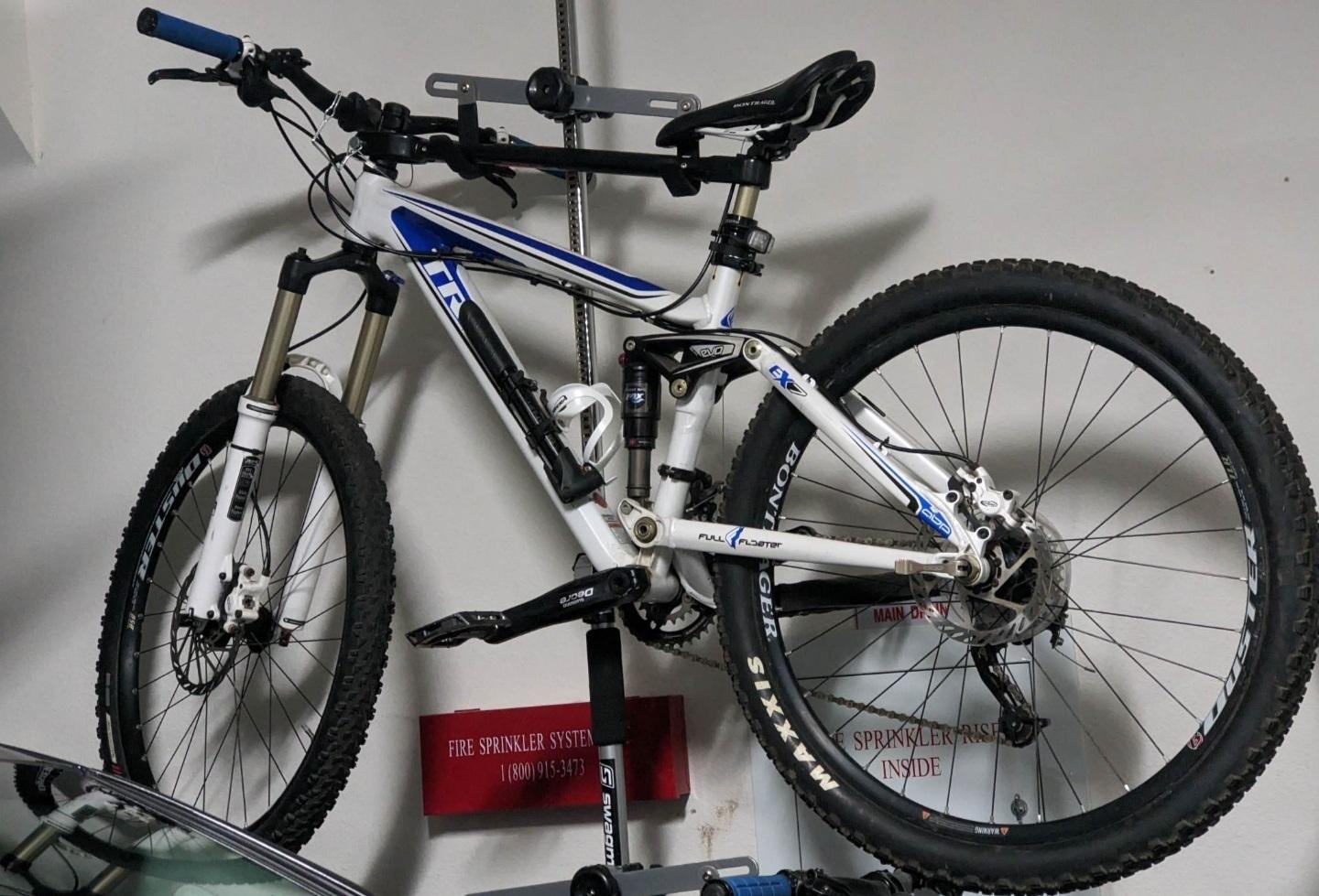 Trek Fuel EX 7 White and Blue