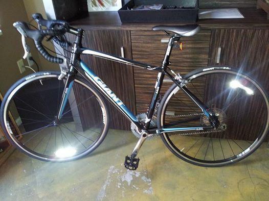 2014 Giant v4 AVAIL WOM 2-C SM JEWEL BLACK/BLUE WHITE  Black