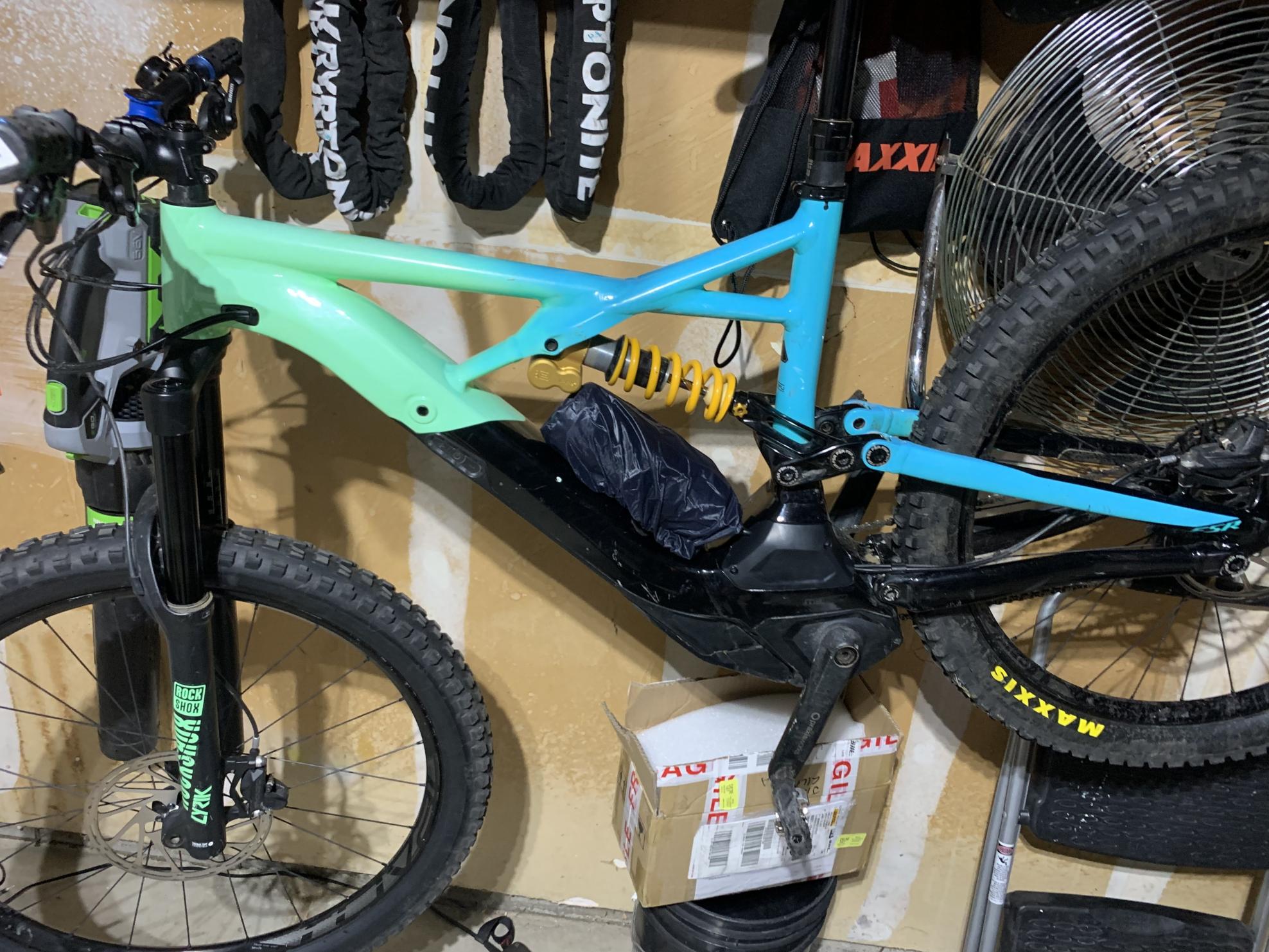 2022 Specialized Kenevo Green, Blue, and Black