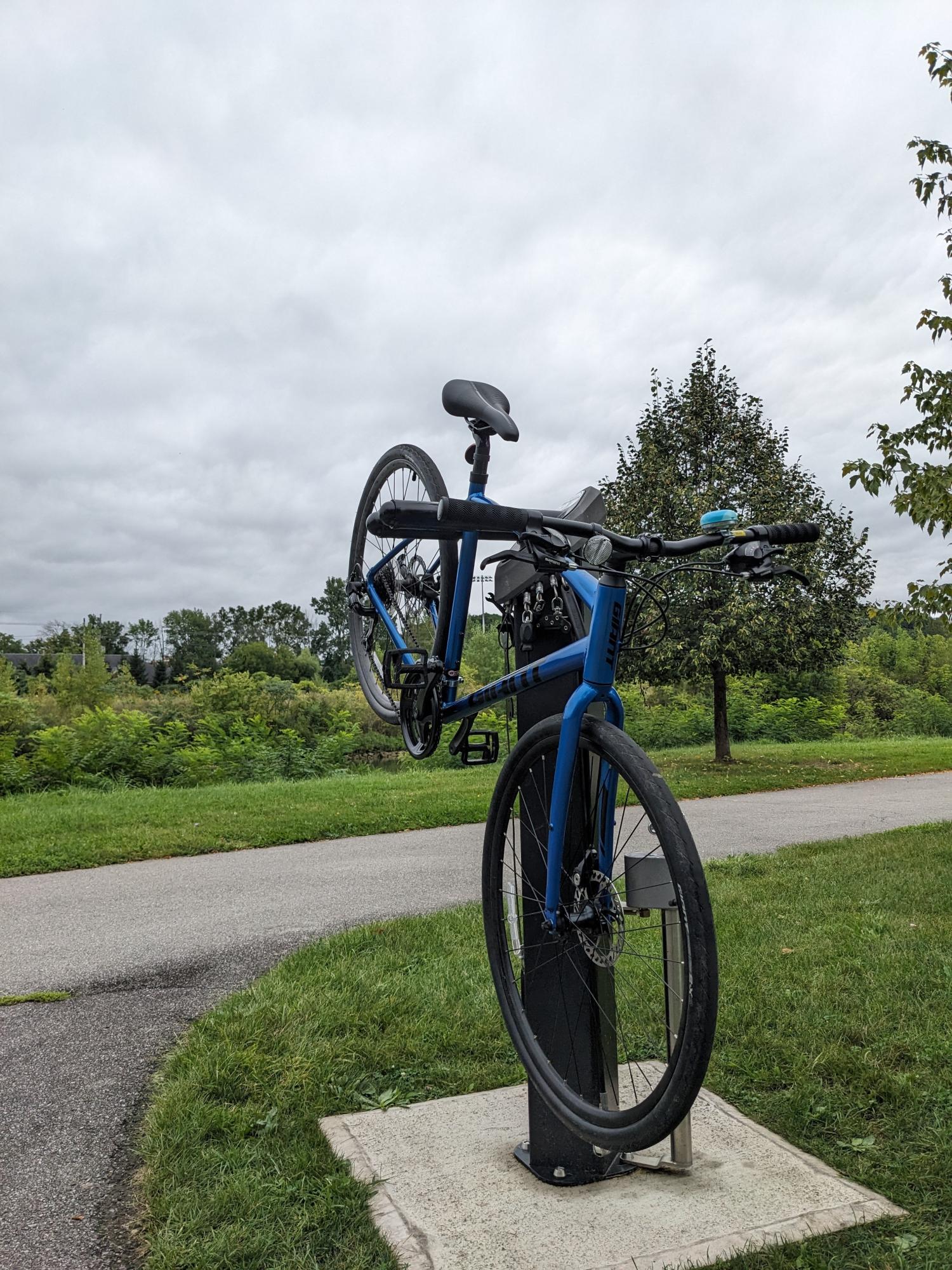 2021 Giant Escape 3 Disk Blue