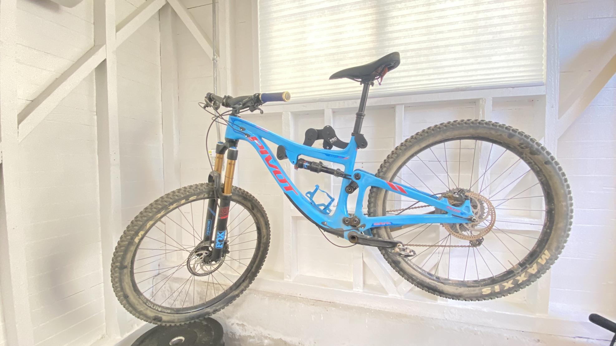 2016 Pivot Switchblade Blue