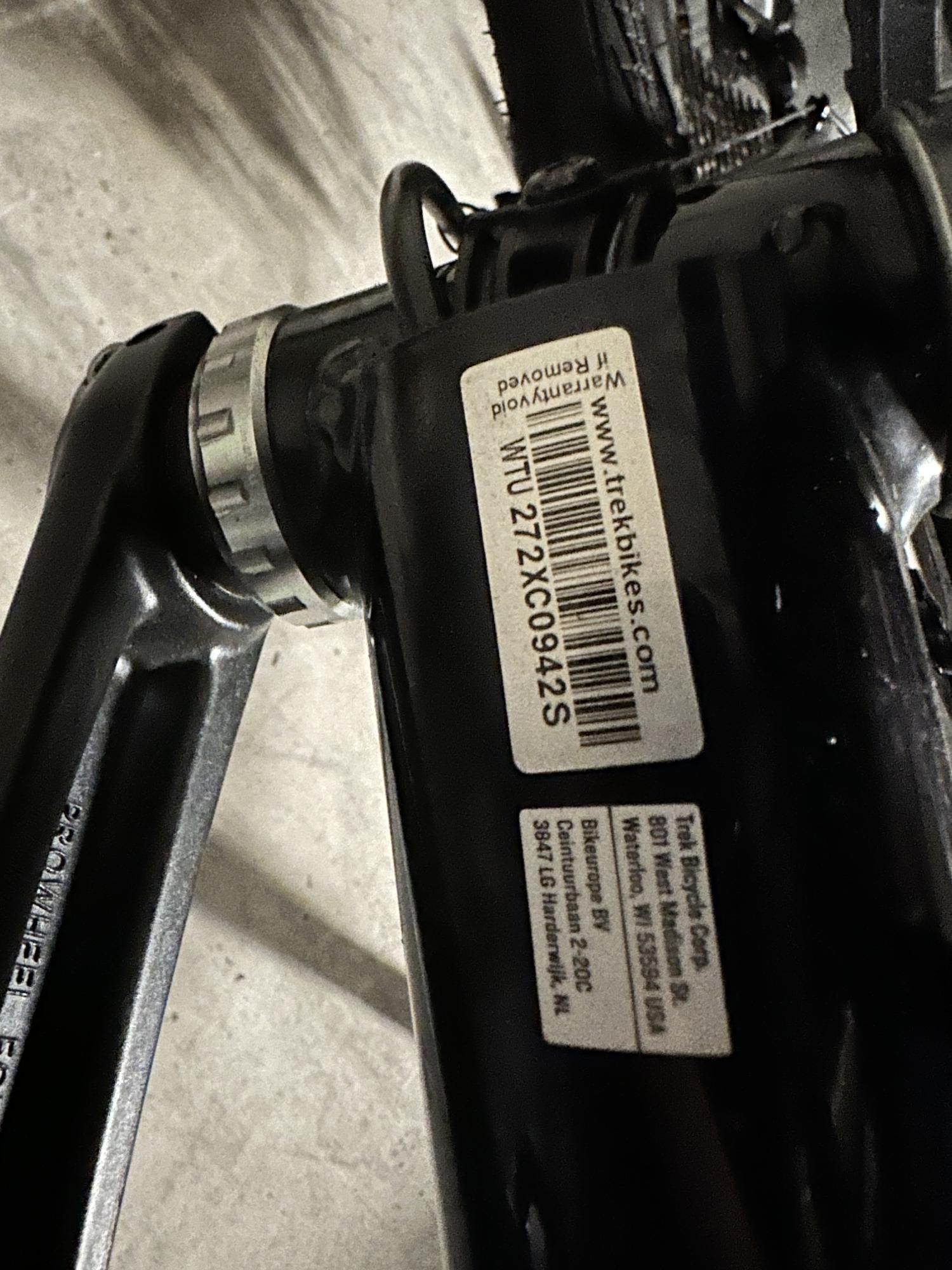 2022 Trek FX 3 Disc Black and Blue