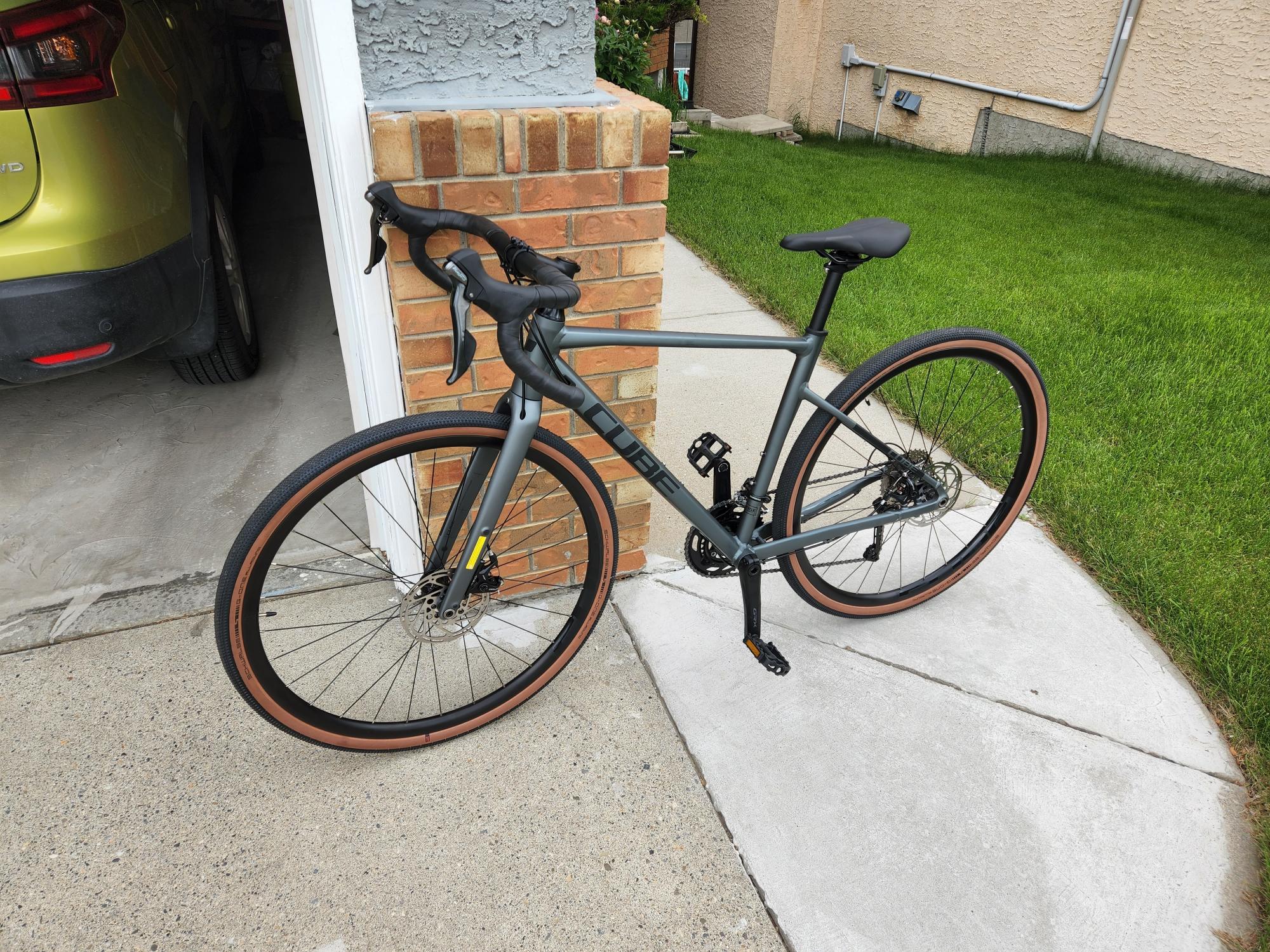 2022 Cube Nuroad Pro Silver, gray or bare metal