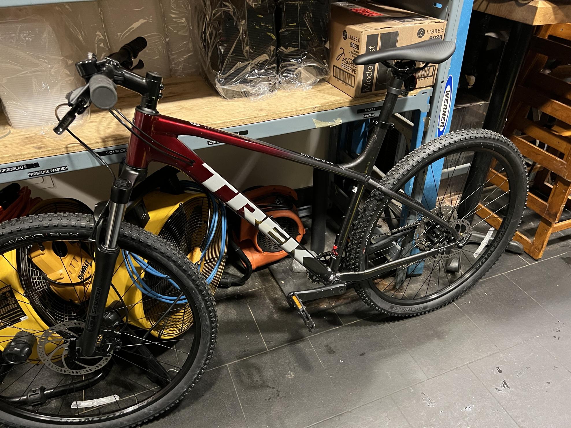 2022 Trek Marlin 6 Red