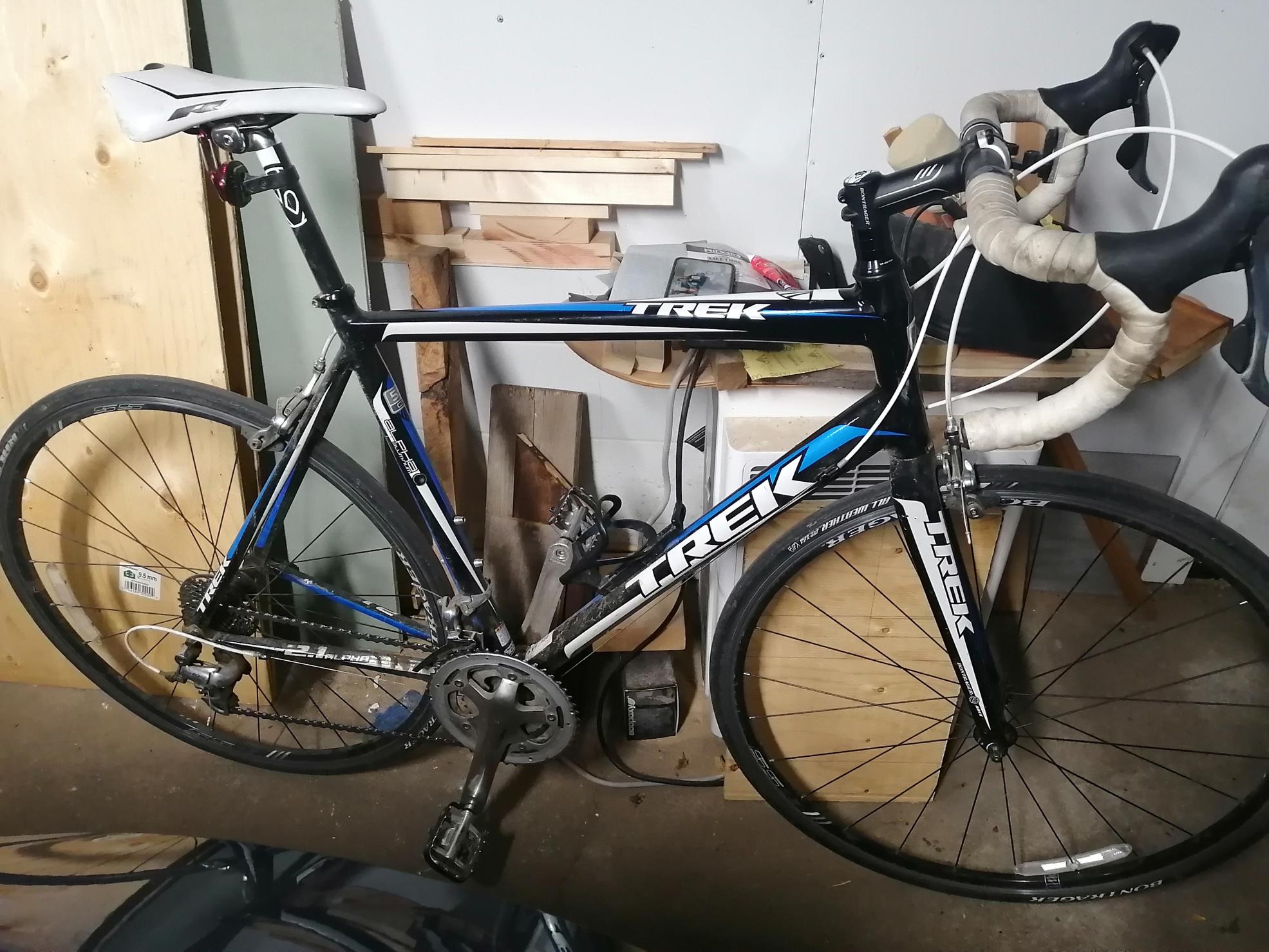 Trek 2.1 Alpha Black, Blue, and White