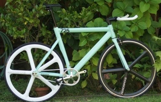 Leader Bikes 725  Black