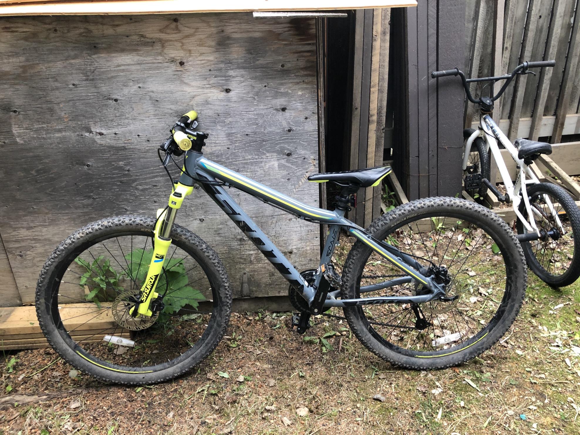 2018 SCOTT Silver, gray or bare metal and Yellow or Gold