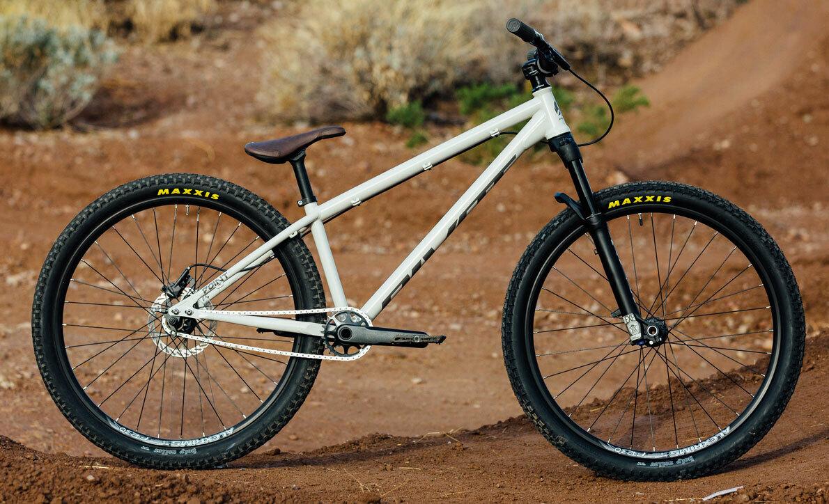 2021 Pivot Point White