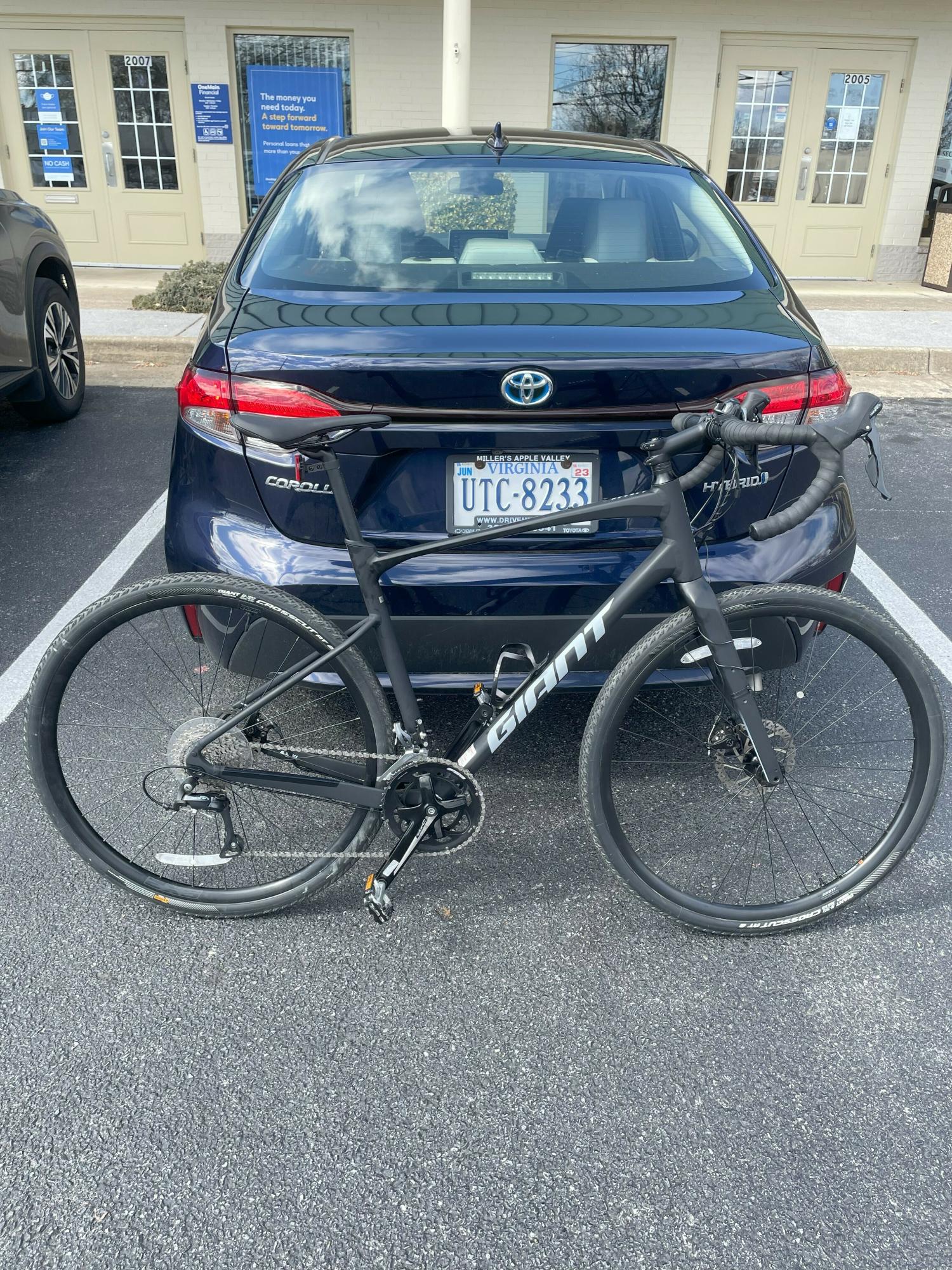 2022 Giant Revolt Black