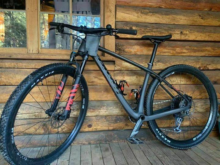 2021 Pivot Les SL Stealth with red XT Race kit Black