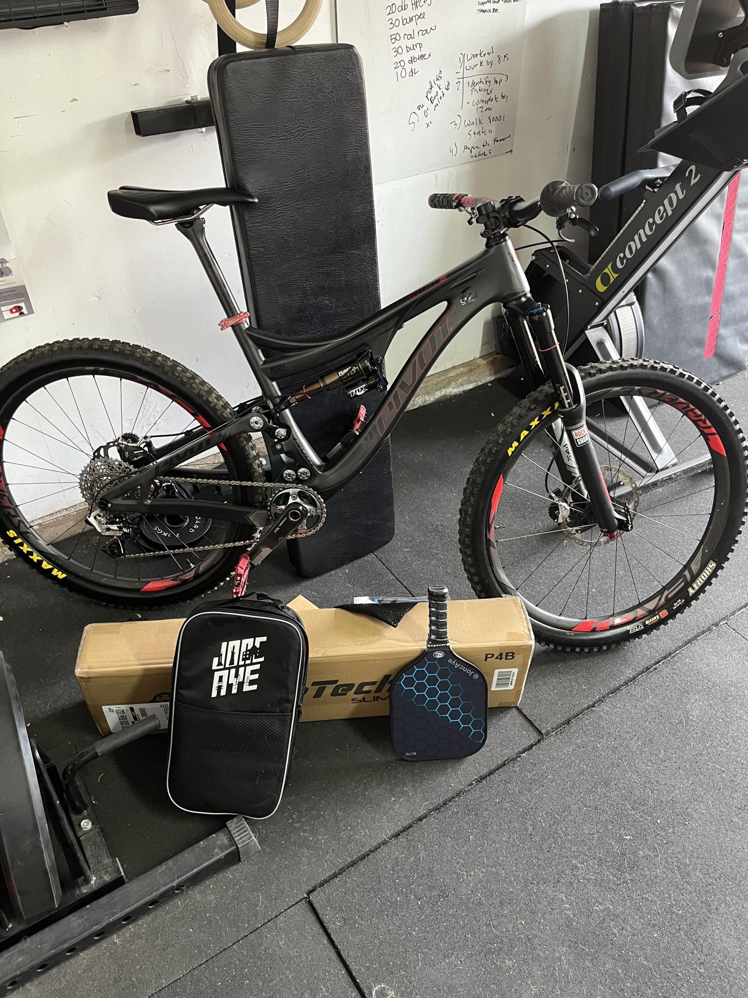 2014 Pivot Mach 6 Silver, gray or bare metal, Black, and Red