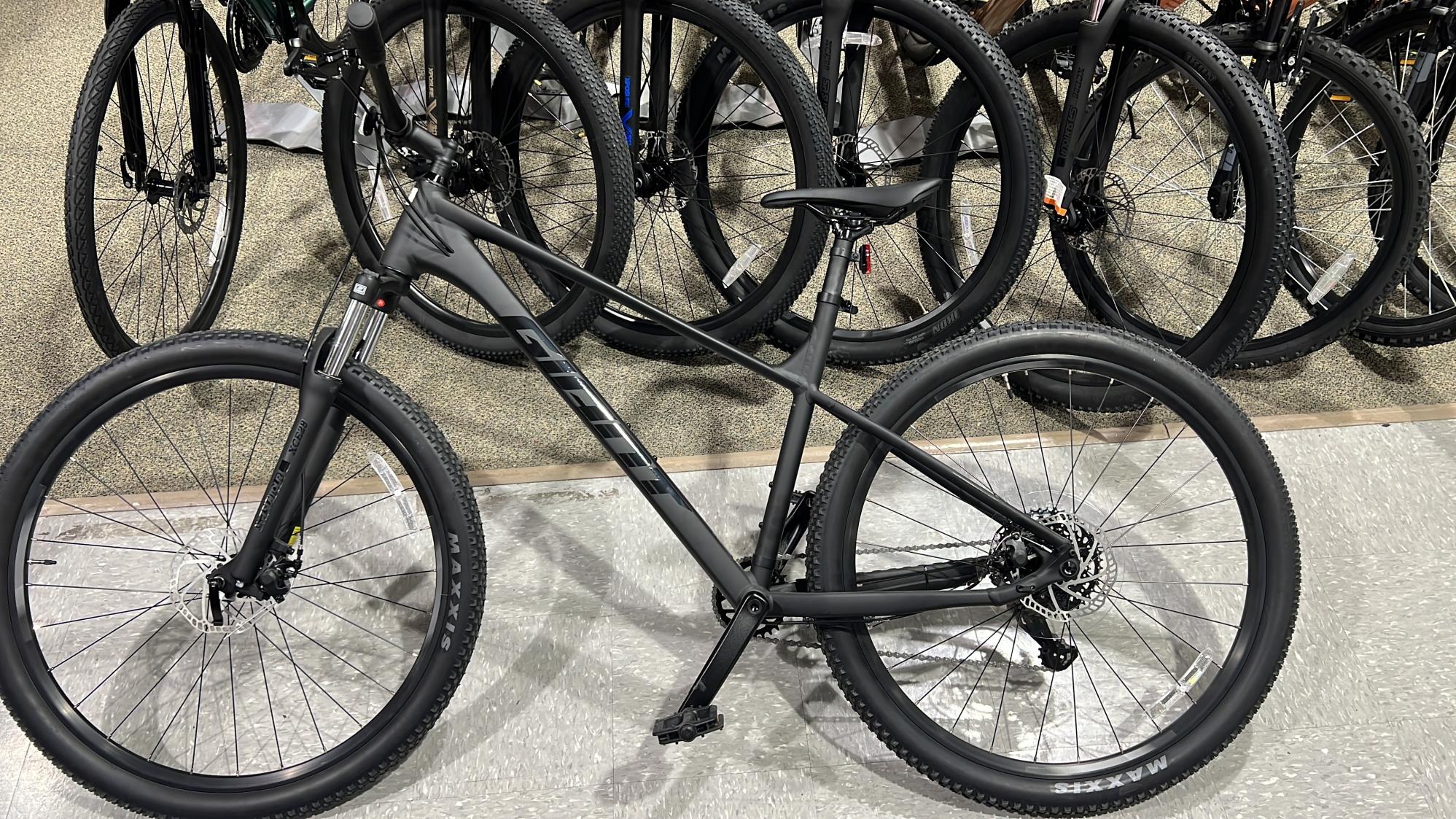 2025 Giant Talon 5 Black