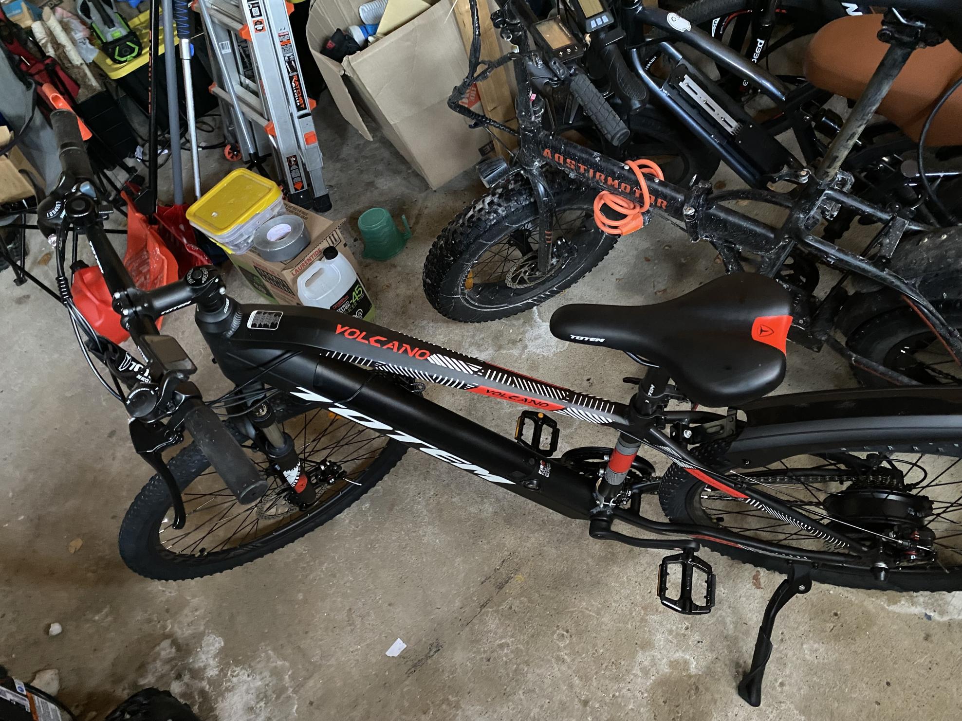 2025 Totem E Volcano 2.0 Black and Red