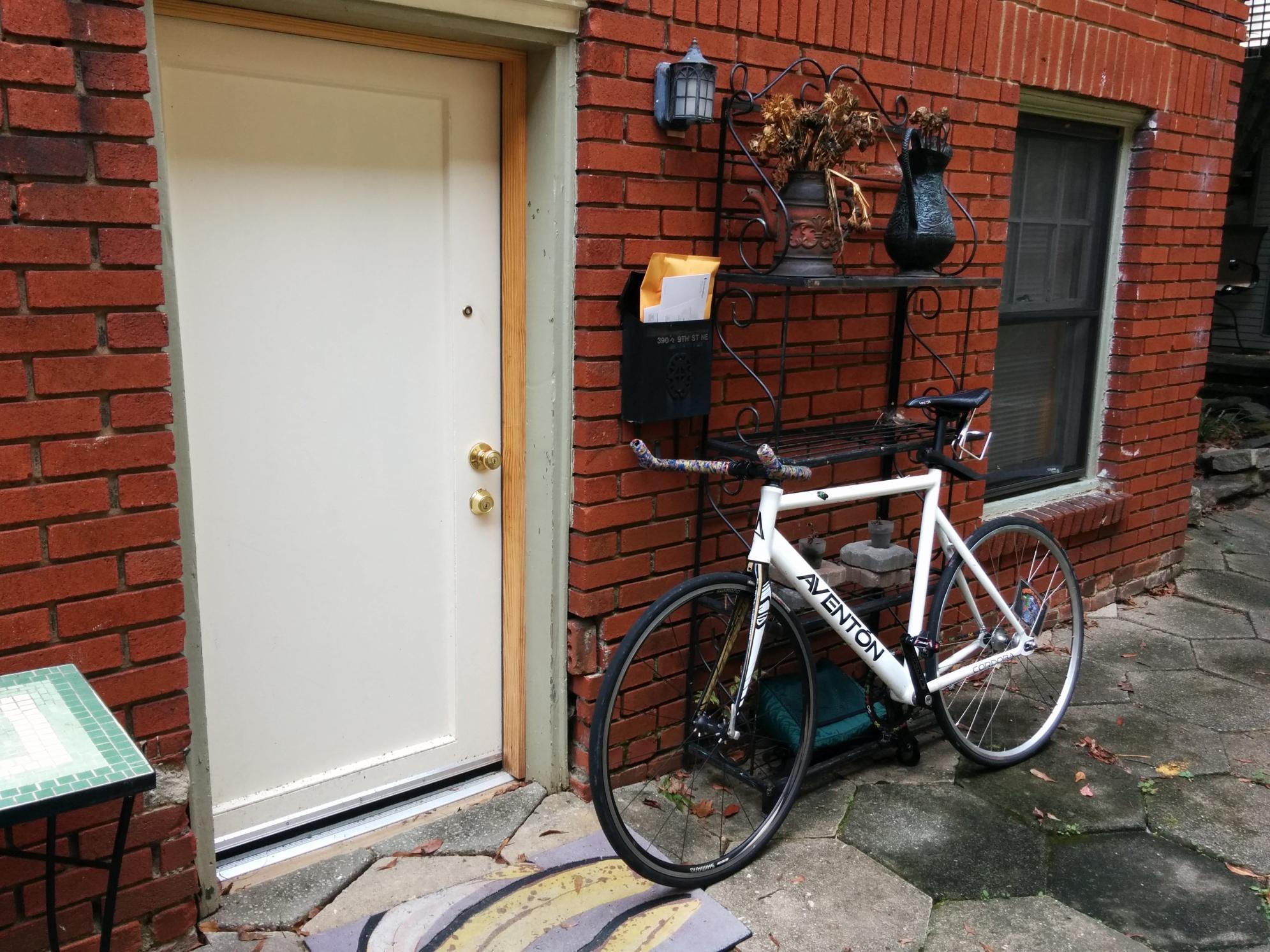 Aventón Track White