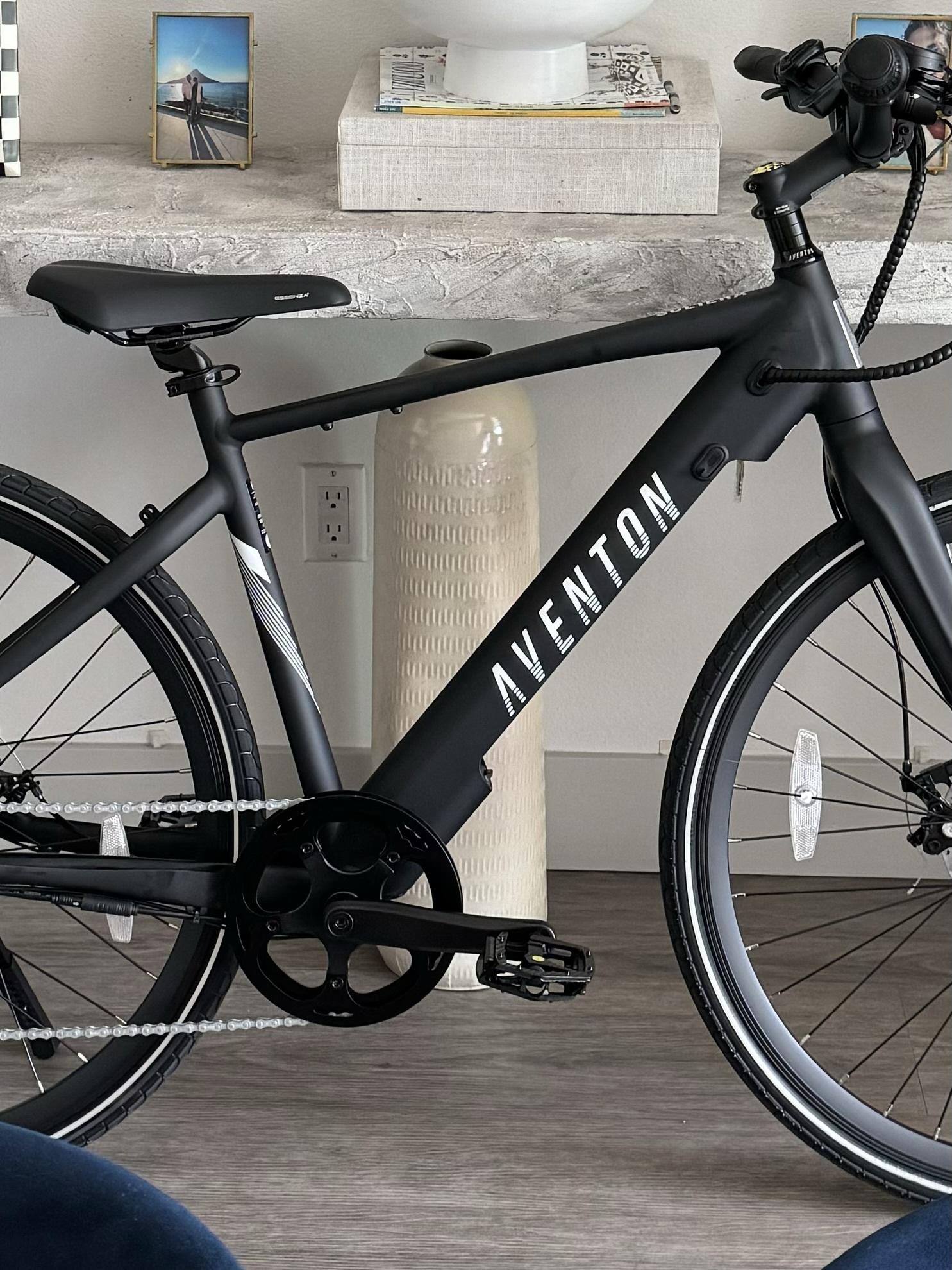 2024 Aventón Soltera 2 Black