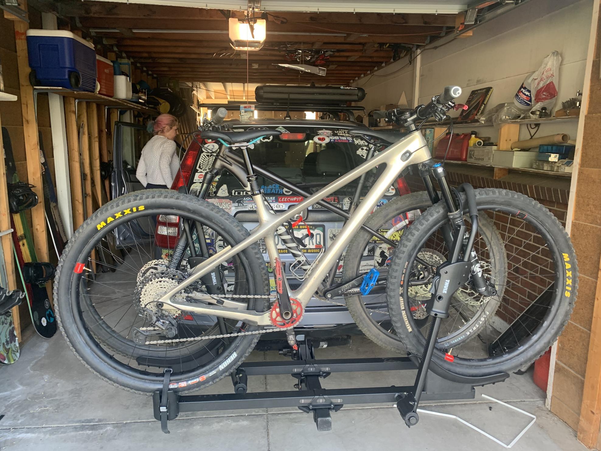 2022 Yeti Arc Silver, gray or bare metal