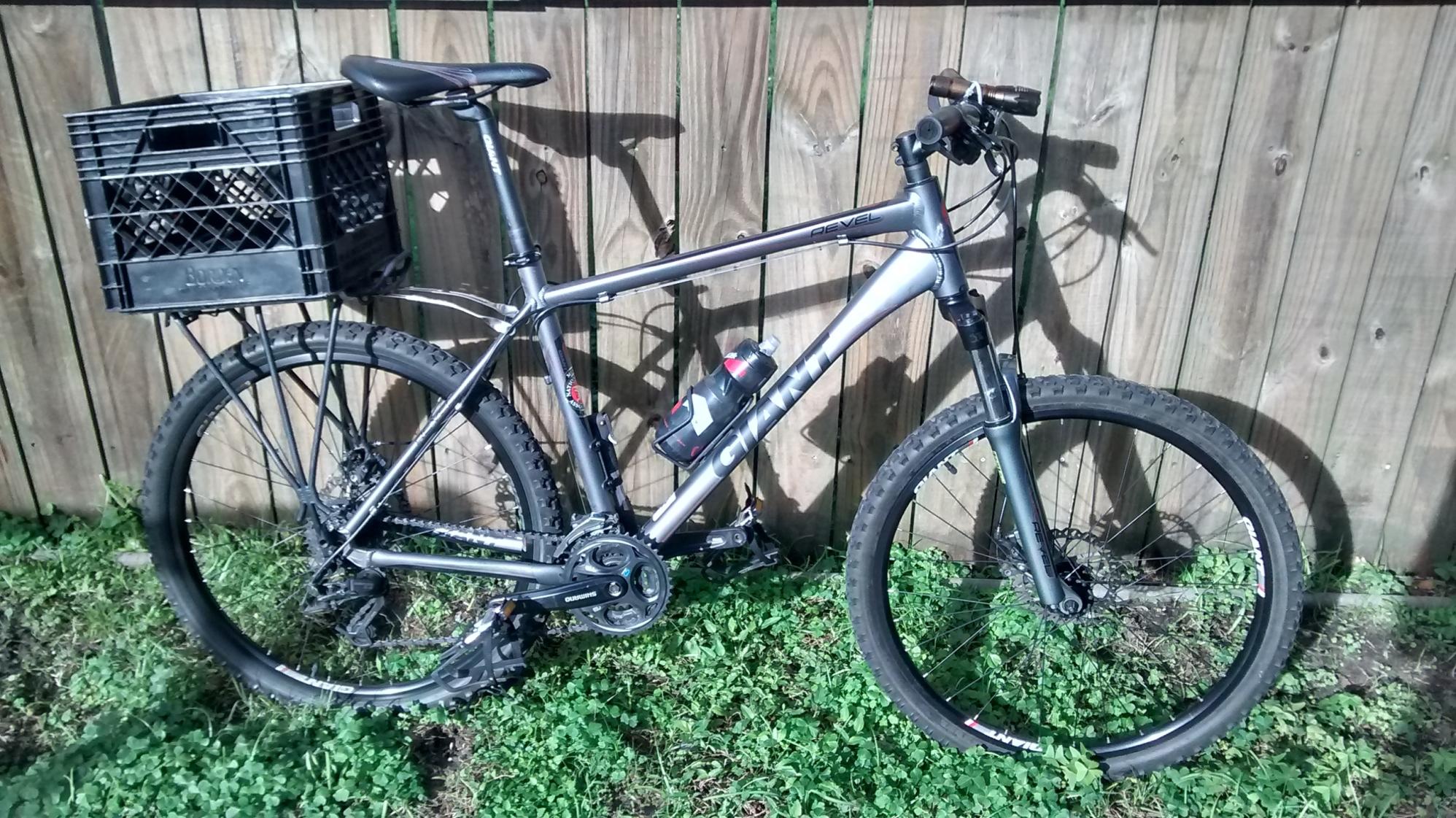 2011 Giant Revel 2 (Silver/ Black) Silver or Gray