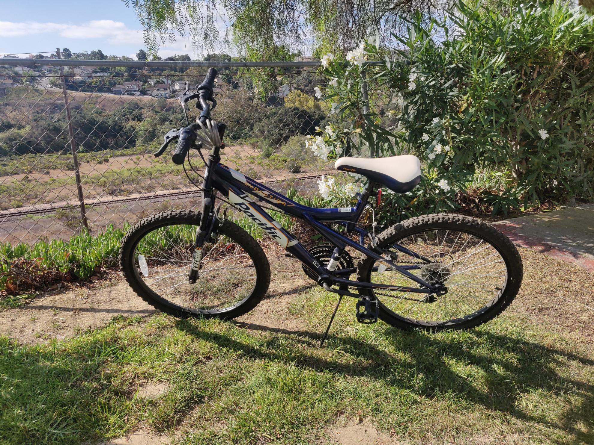 Pacific Cycle Evolution Blue, White, and Orange