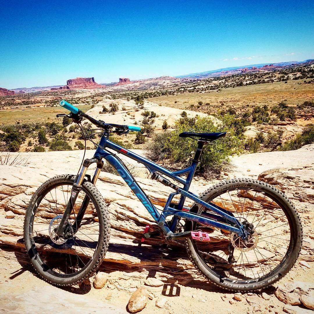 2016 Raleigh Kodiak II Blue and Pink