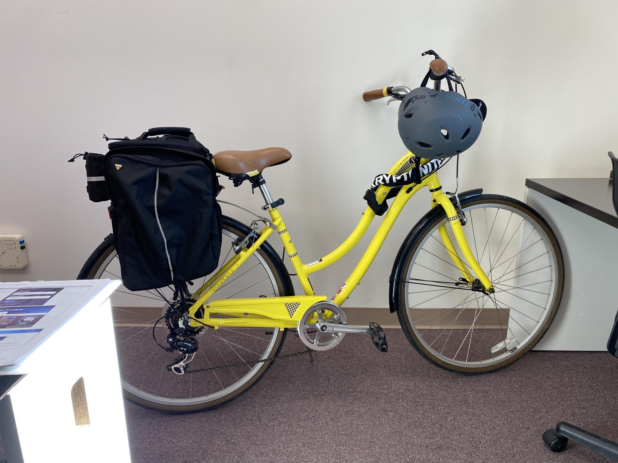 2011 Schwinn Voyageur 7 Yellow or Gold