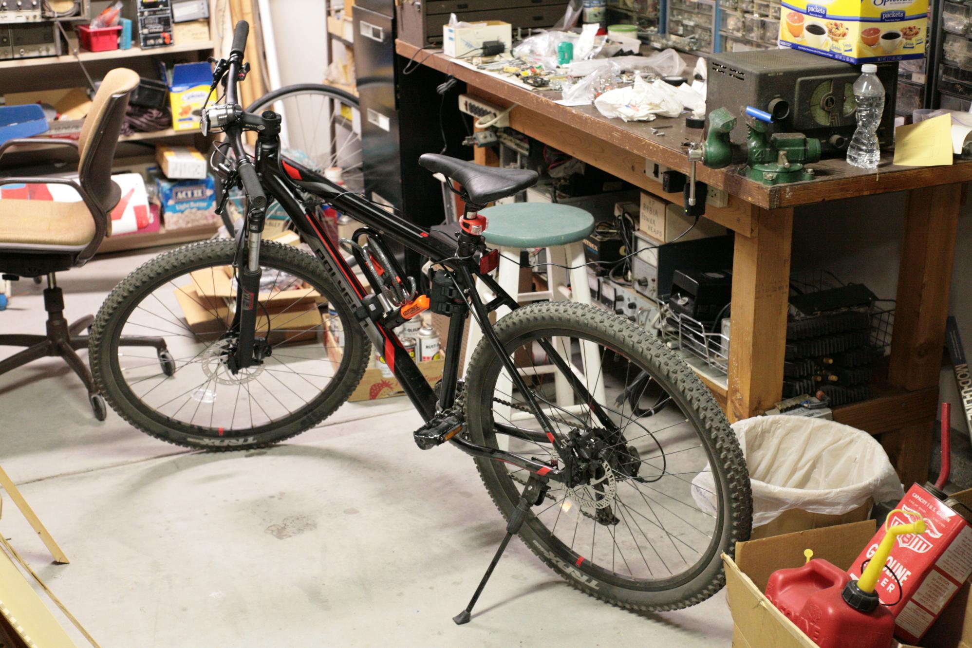 2016 Polygon Premier 4 Black, Silver or Gray, and Red