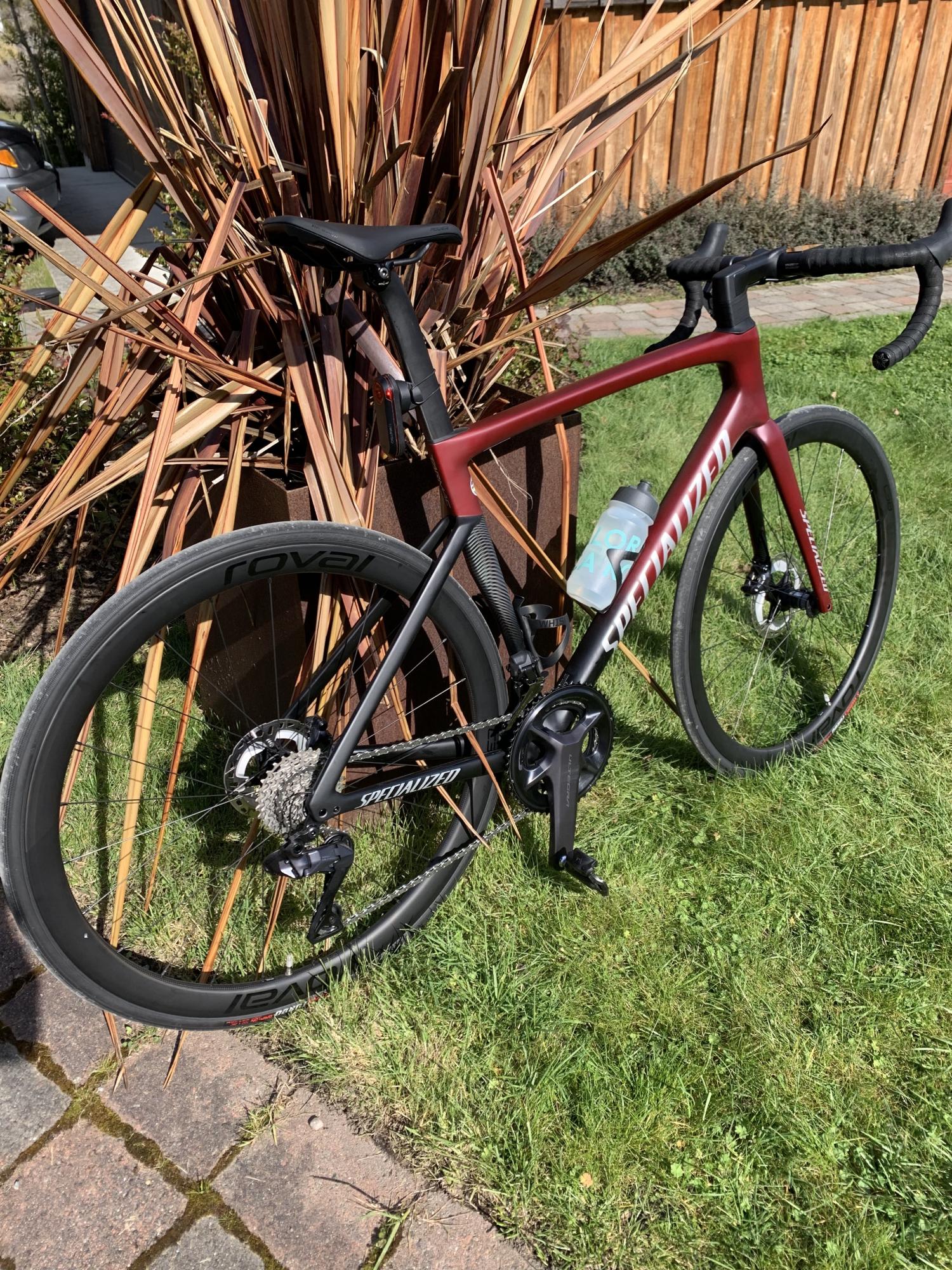 2022 Specialized Tarmac SL7 EXPERT Red and Silver, gray or bare metal