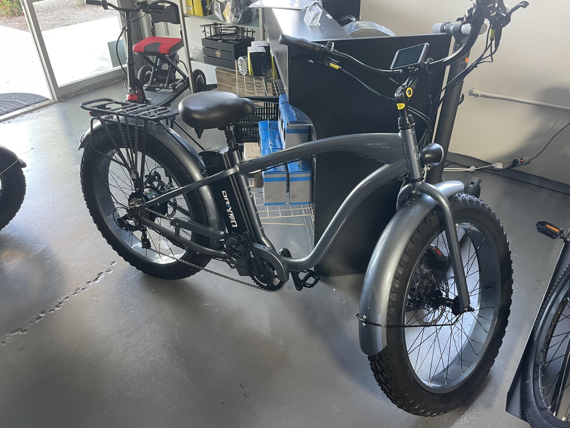 2022 Driven Playa Express 750 (step over) Silver, gray or bare metal