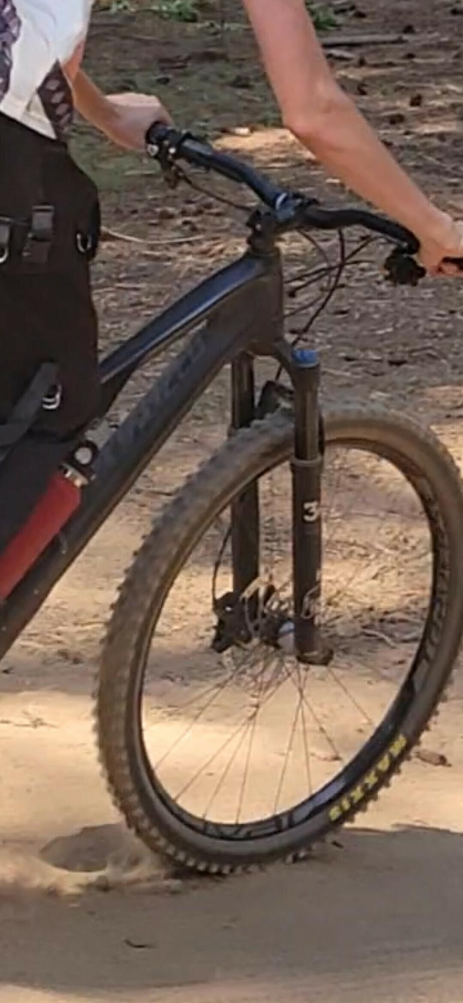 Specialized camber carbon Black
