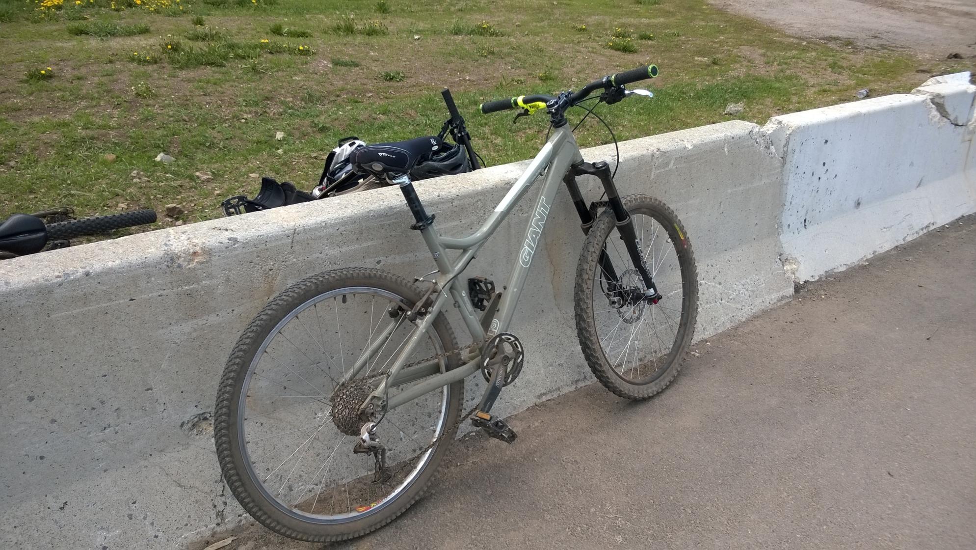 Giant Boulder SE Clay  Green