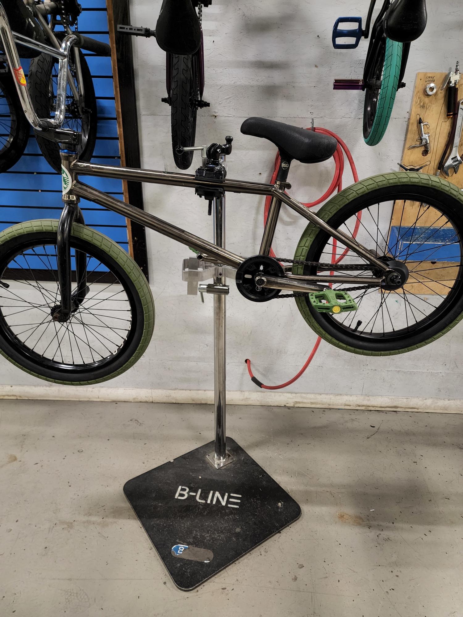 2014 Cult cult os v3 in smoked chrome (brown ch... Silver, gray or bare metal and Stickers tape o...